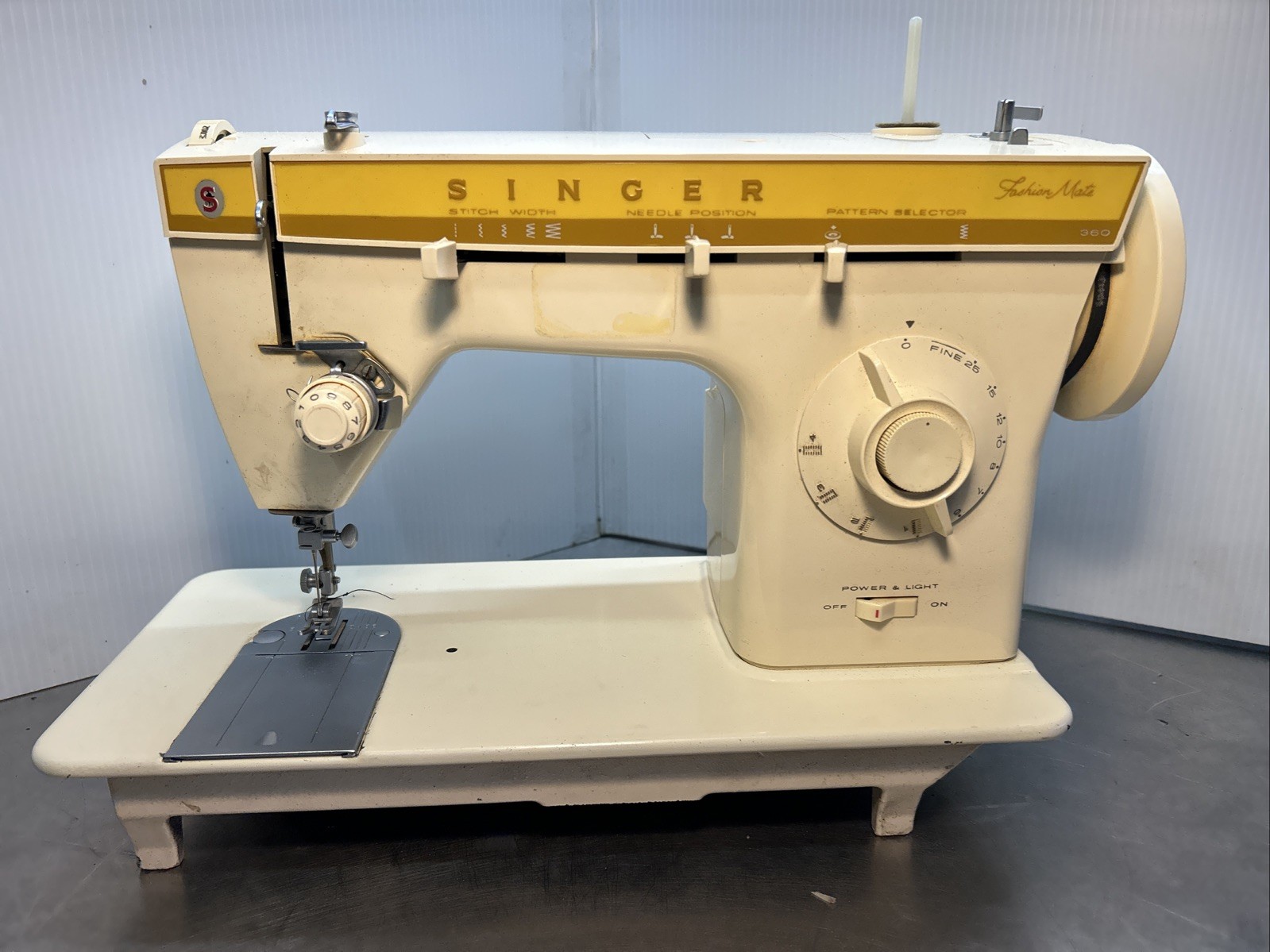 Singer 360 Sewing Machine FOR PARTS , Read Description Please FOR PARTS Singer 360 Sewing Machine FOR PARTS , Read Description Please FOR PARTS