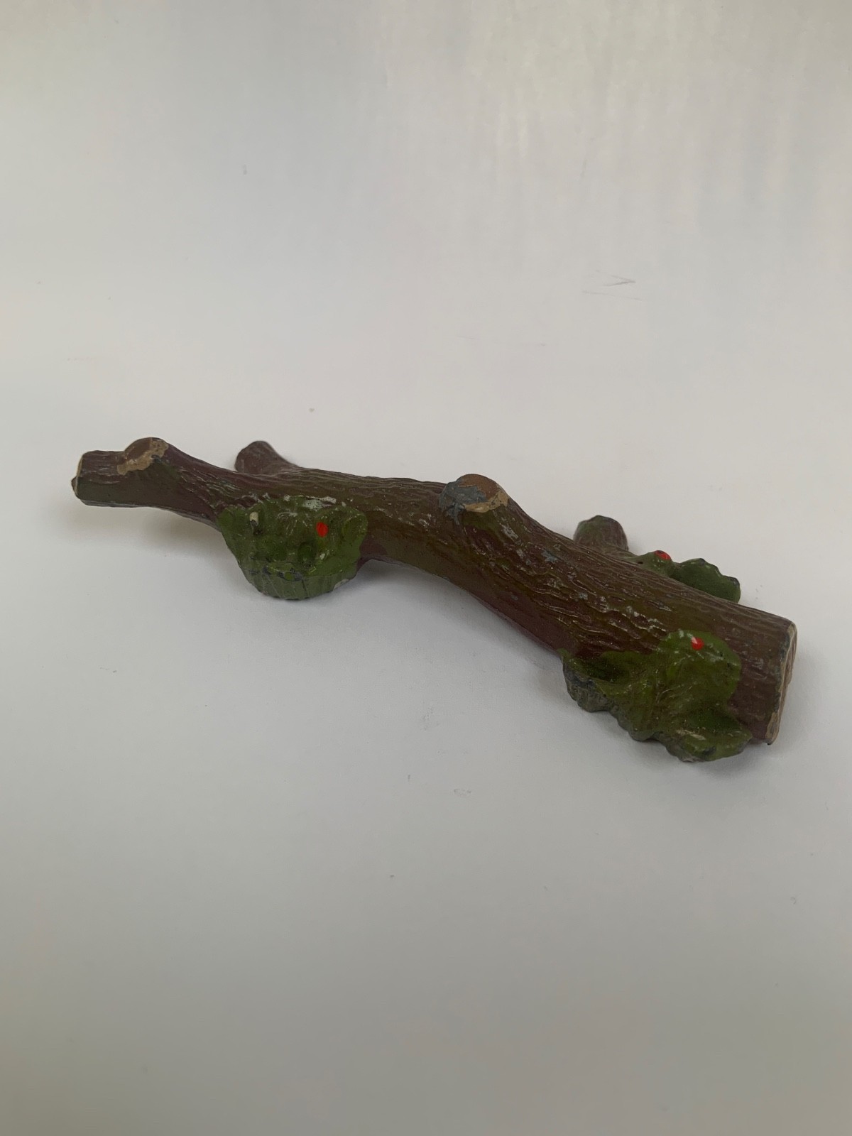 VINTAGE BRITAINS FARM PAINTED LEAD LOG/TREE TRUNK MADE IN ENGLAND