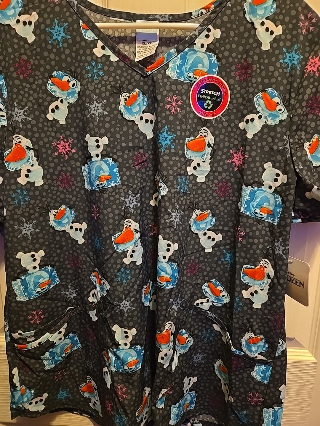 Disney Frozen Olaf Meltdown Women\'s V-Neck Scrub Top XL New w/Tags Disney Frozen Olaf Meltdown Women\'s V-Neck Scrub Top XL New w/Tags