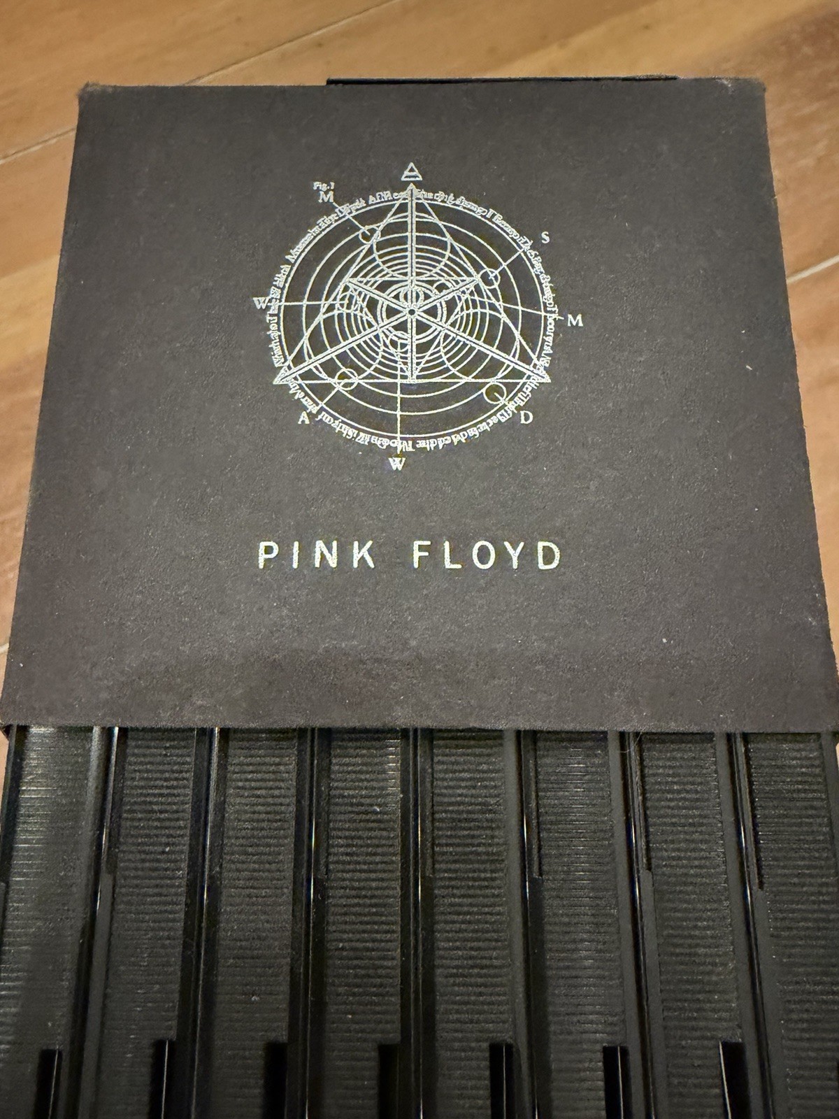 PINK FLOYD - SHINE ON Box Set 8 CDs with cases PINK FLOYD - SHINE ON Box Set 8 CDs with cases