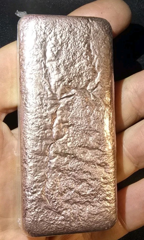 1 Pound (1lb) Hand-Poured Copper Bar .999 Pure. Stamped. Made in Colorado. 1 Pound (1lb) Hand-Poured Copper Bar .999 Pure. Stamped. Made in Colorado.