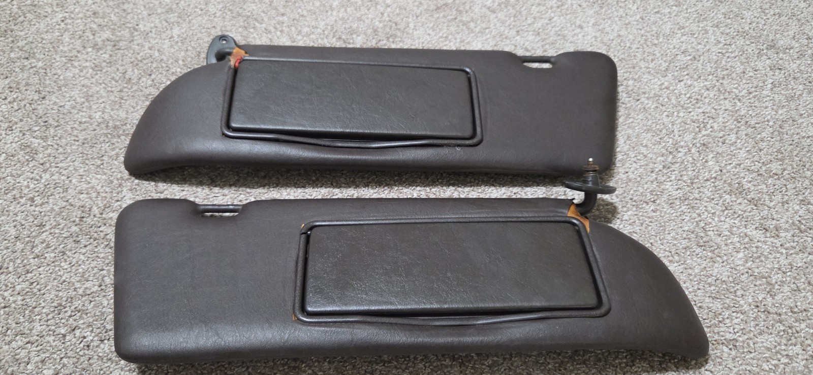 1984-1989 Mercedes W124 Sun Visor Right & Left Dark Brown OEM From 1984. 1984-1989 Mercedes W124 Sun Visor Right & Left Dark Brown OEM From 1984.
