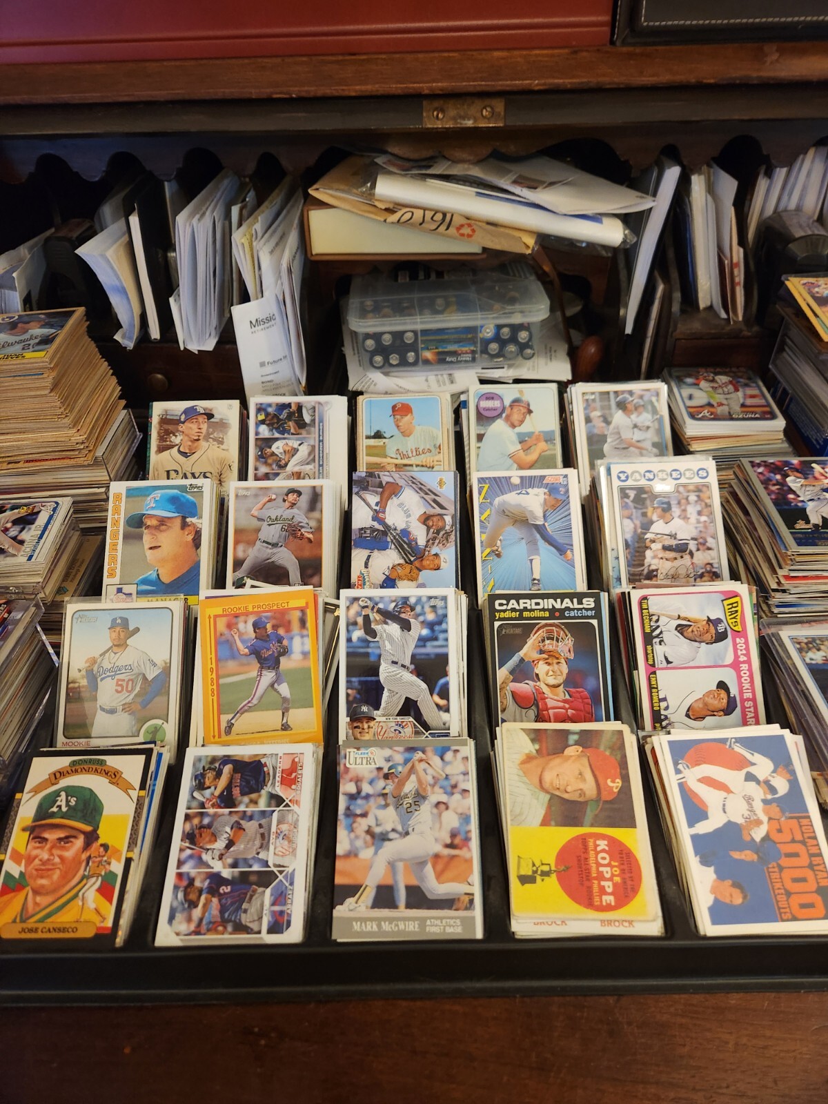 Assorted Lot Of 75 Baseball CARDS ROOKIES, HOF, Inserts 1970s to Present Assorted Lot Of 75 Baseball CARDS ROOKIES, HOF, Inserts 1970s to Present