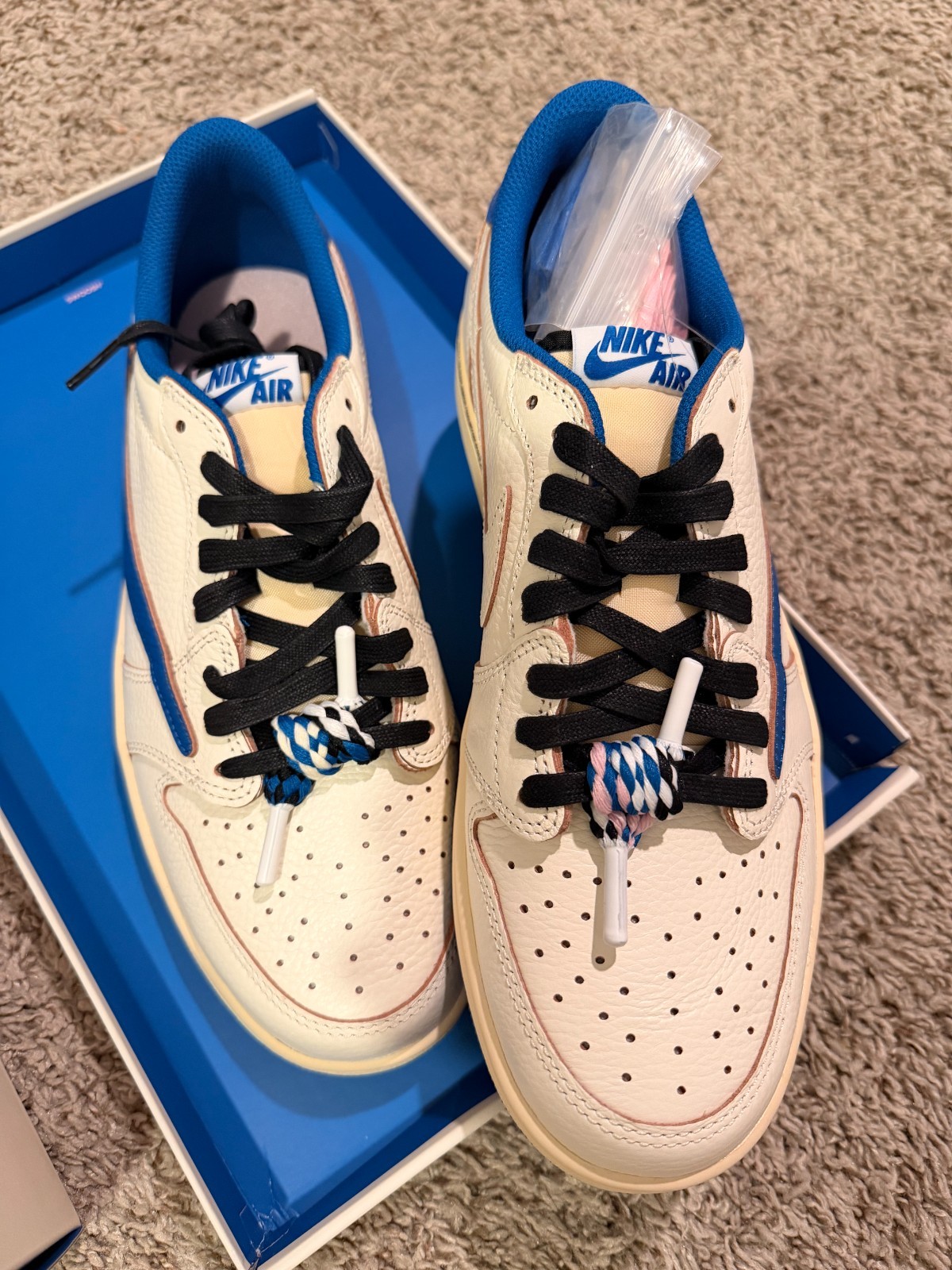 Size 9.5 - Fragment Design x Travis Scott x Air Jordan 1 Retro OG SP Low Sail... Size 9.5 - Fragment Design x Travis Scott x Air Jordan 1 Retro OG SP Low Sail...