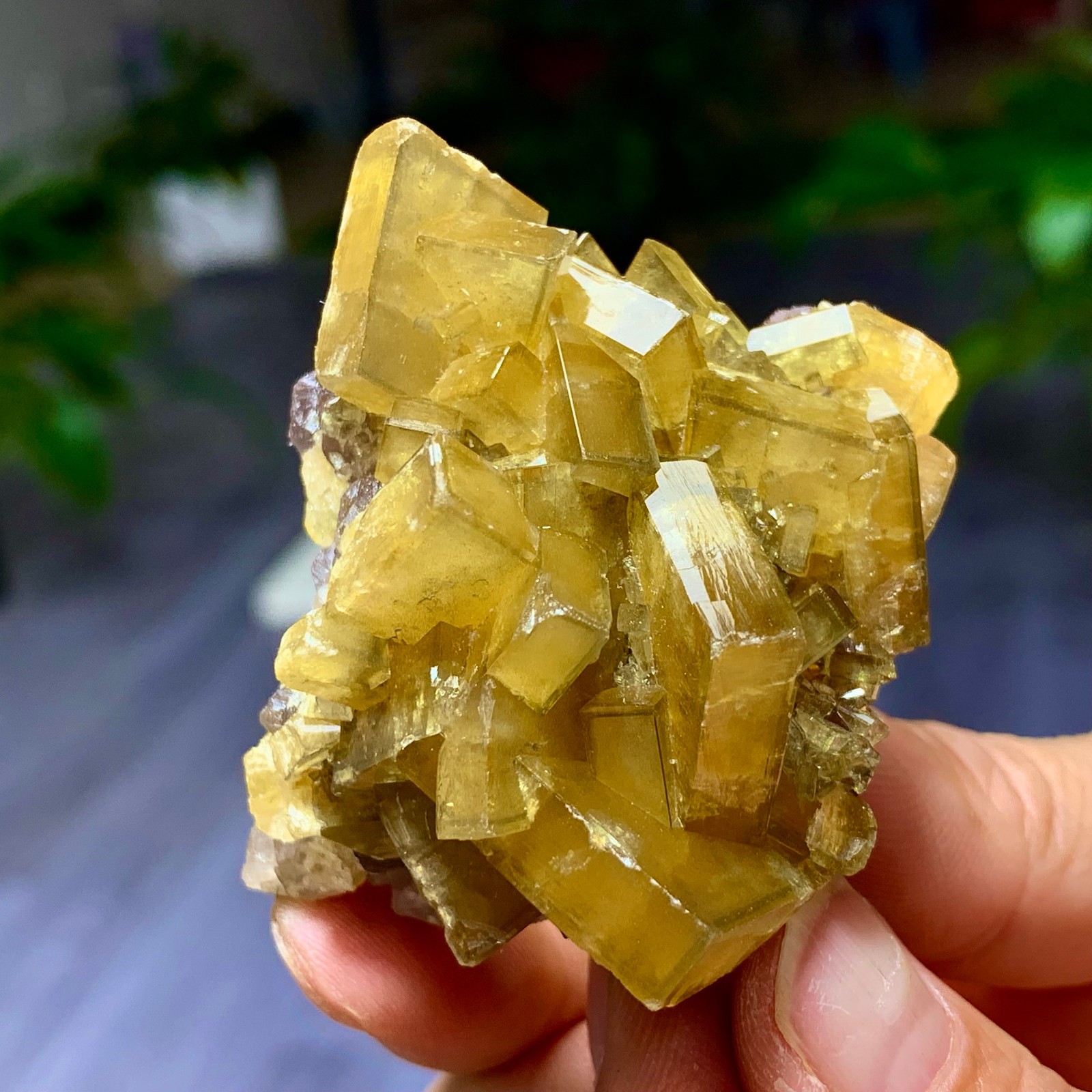 92G Natural Crystal Gold Cubic Barite Based on Purple Spherical Fluoride