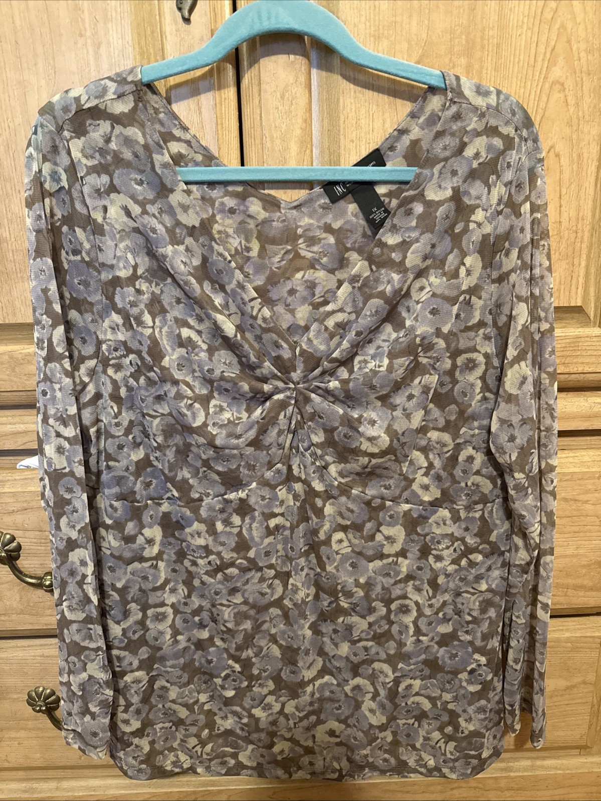 INC International Concepts Sz 1X Gray Taupe Flower Lace Print V Neck Top BLouse INC International Concepts Sz 1X Gray Taupe Flower Lace Print V Neck Top BLouse