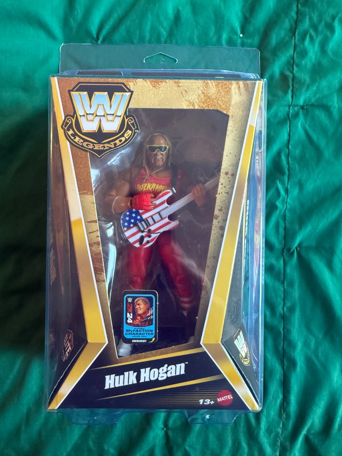 WWE Elite Legends 23 Hulk Hogan new in box defender case