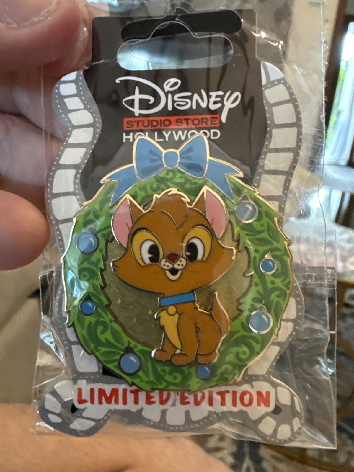 Disney DSSH Holiday Cat Wreaths Oliver & Company LE 400 Pin Disney DSSH Holiday Cat Wreaths Oliver & Company LE 400 Pin