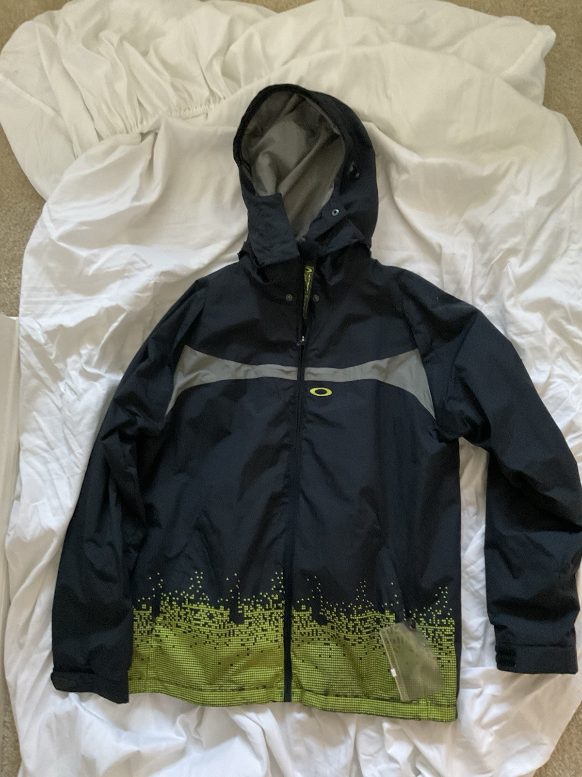 Oakley Men’s Large Ski Jacket With Removable Hood Black With Neon Green Accents Oakley Men’s Large Ski Jacket With Removable Hood Black With Neon Green Accents