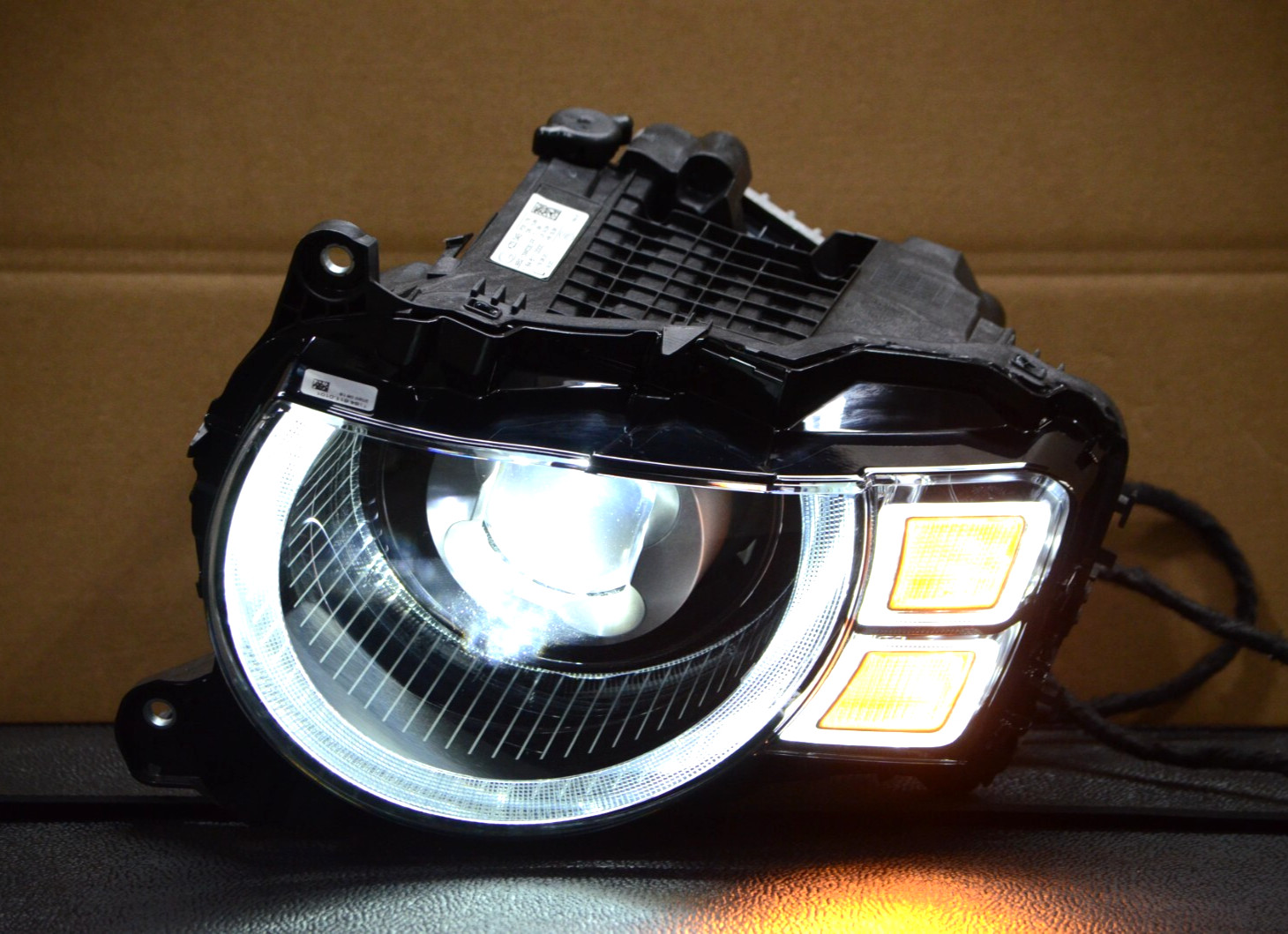 Perfect Genuine 20-25 Land Rover Defender Premium LED Headlight LH Driver OEM Perfect Genuine 20-25 Land Rover Defender Premium LED Headlight LH Driver OEM