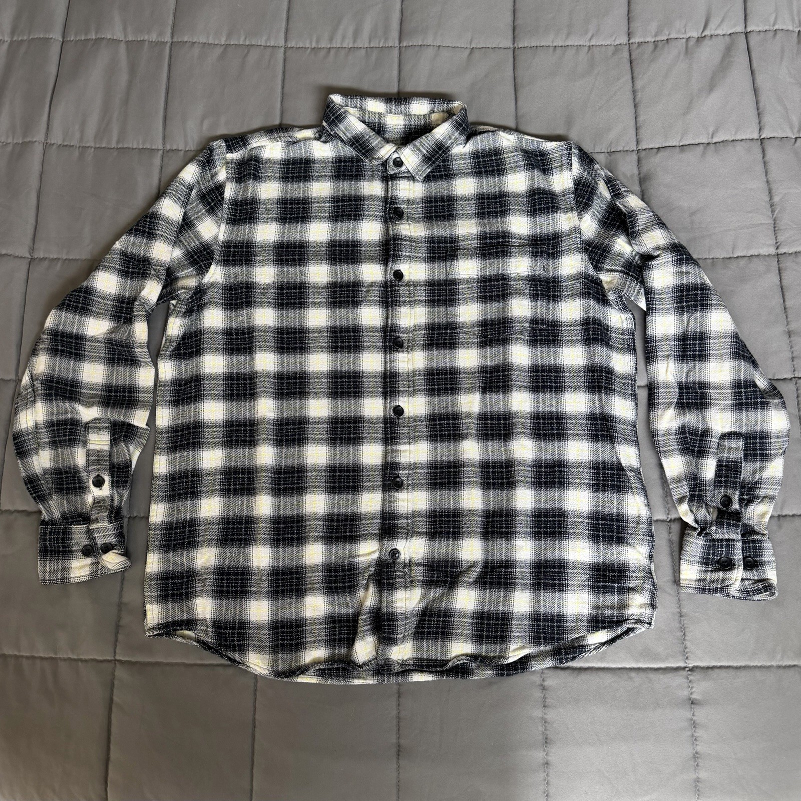 PacSun Men’s Plaid Flannel Button-Up Shirt Long Sleeve M Black/Gray/White