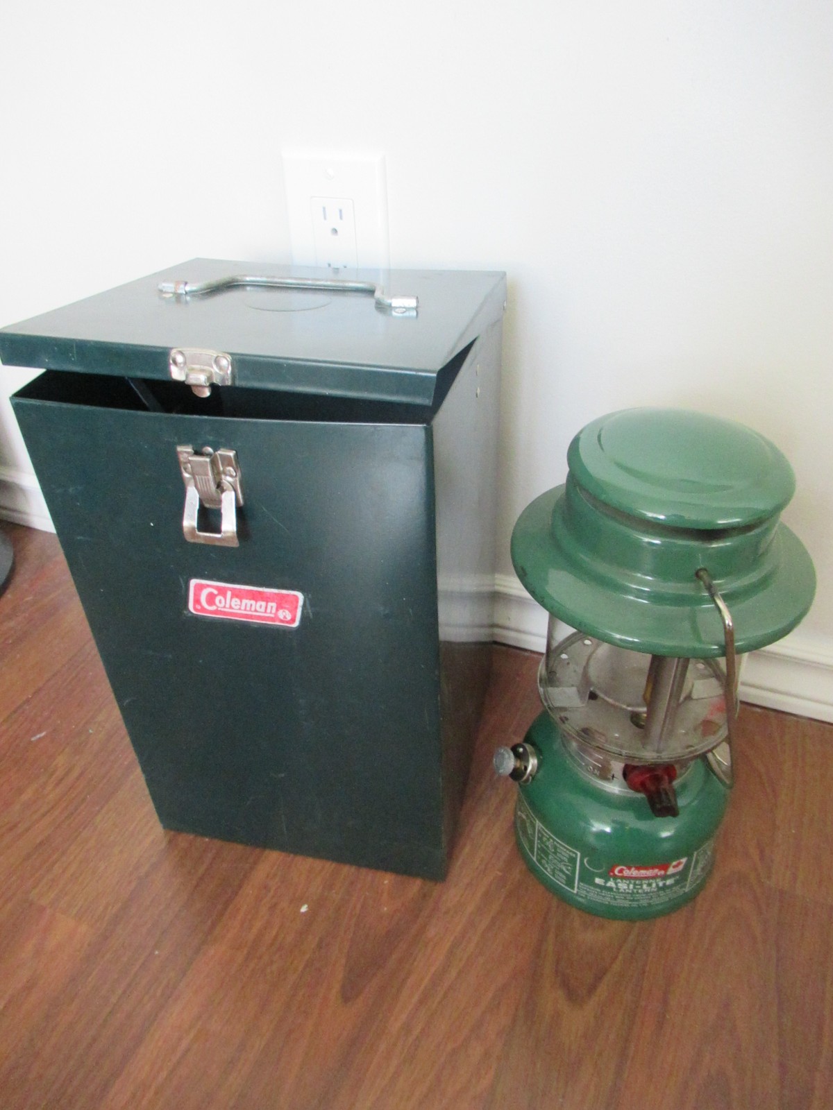 Vintage Coleman Lantern 321B Easy-Lite Lantern With Metal Travel Case Untested Vintage Coleman Lantern 321B Easy-Lite Lantern With Metal Travel Case Untested