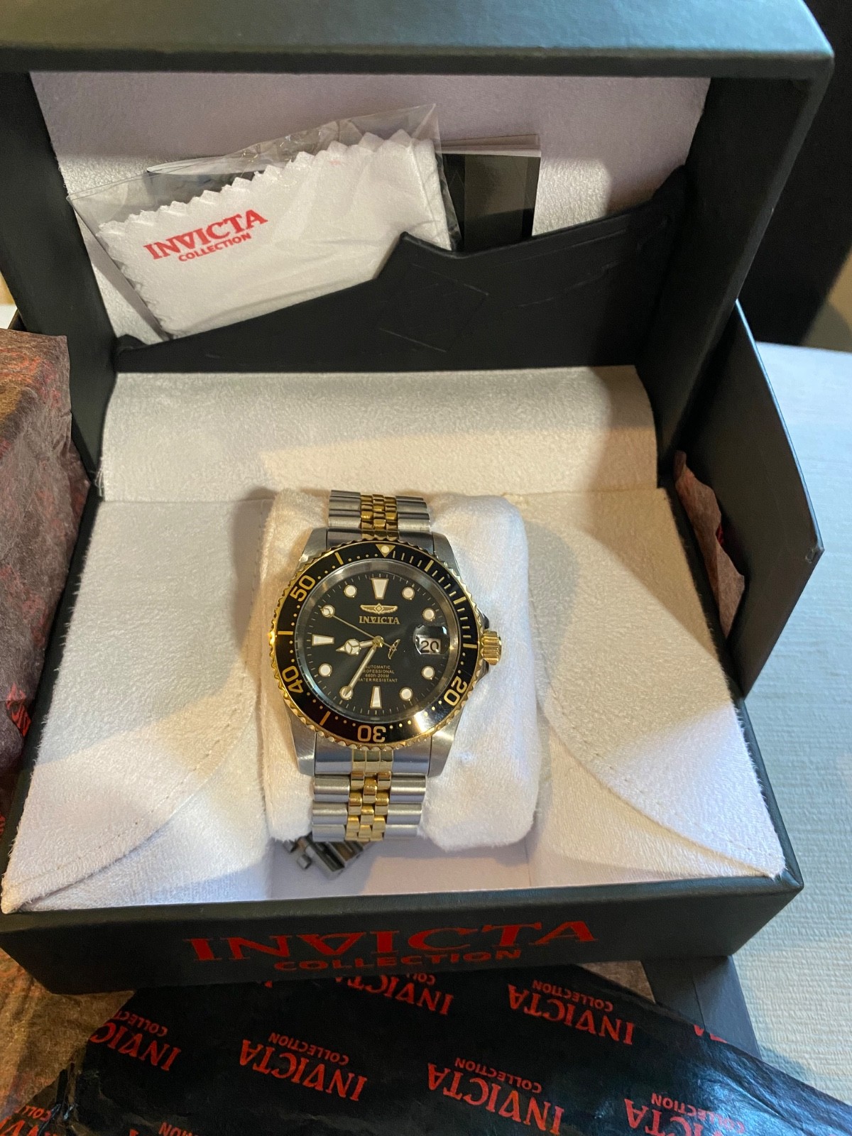 Invicta Pro Diver Automatic 42mm Two-Tone Black Dial Men\'s Watch 30094 - Exc Con Invicta Pro Diver Automatic 42mm Two-Tone Black Dial Men\'s Watch 30094 - Exc Con