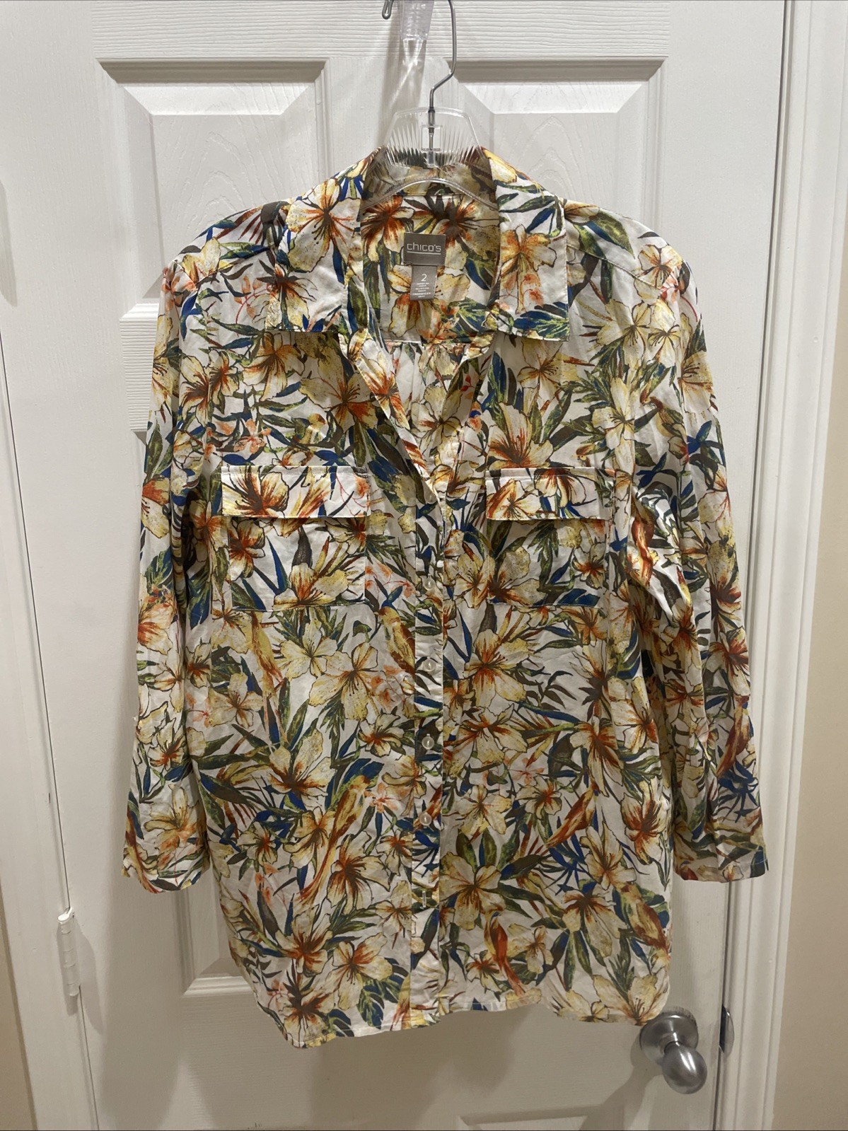 Chicos Women’s Sz 2 gorgeous white blue brown 3/4Sleeve Beautiful button blouse Chicos Women’s Sz 2 gorgeous white blue brown 3/4Sleeve Beautiful button blouse
