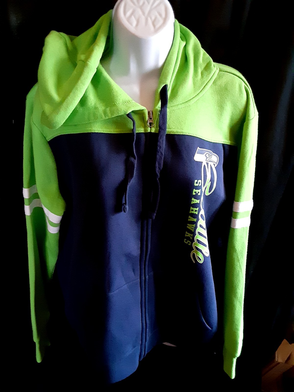 Seattle Seahawks Women\'s G-III Zip Sweatshirt Small,Medium ,XL or XXL Seattle Seahawks Women\'s G-III Zip Sweatshirt Small,Medium ,XL or XXL