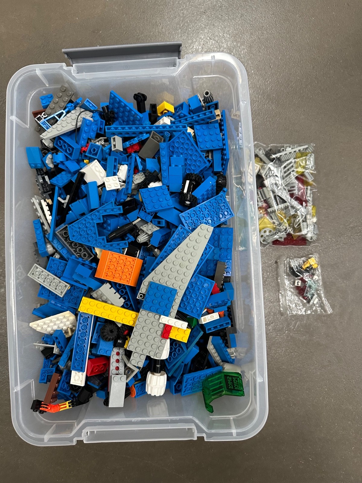LEGO Vintage Space 7 Lbs Lot 6980 493 Police Ice hinges plates printed blue LEGO Vintage Space 7 Lbs Lot 6980 493 Police Ice hinges plates printed blue