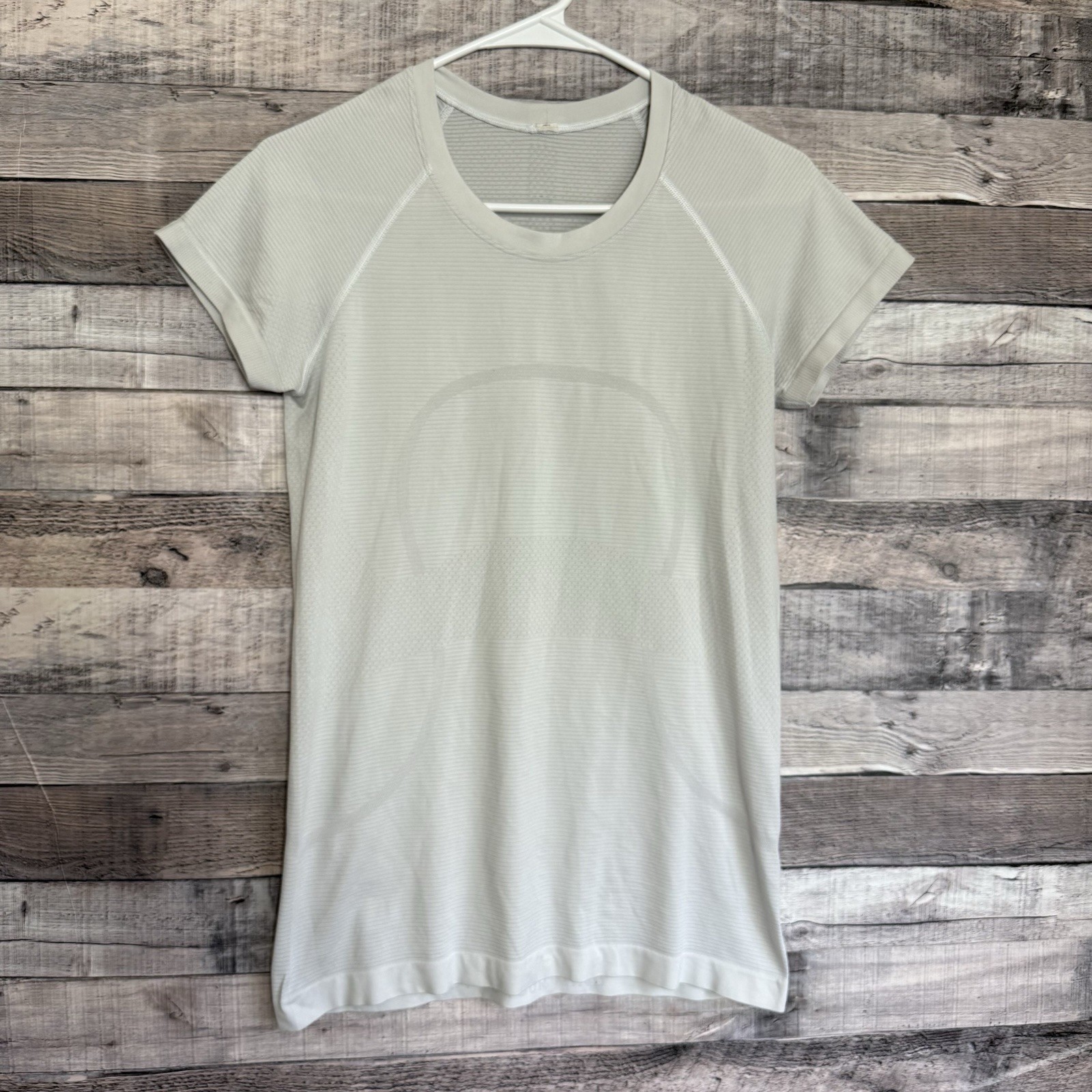 Lululemon Women\'s Swiftly Tech Short Sleeve Shirt Size 8 Light Gray