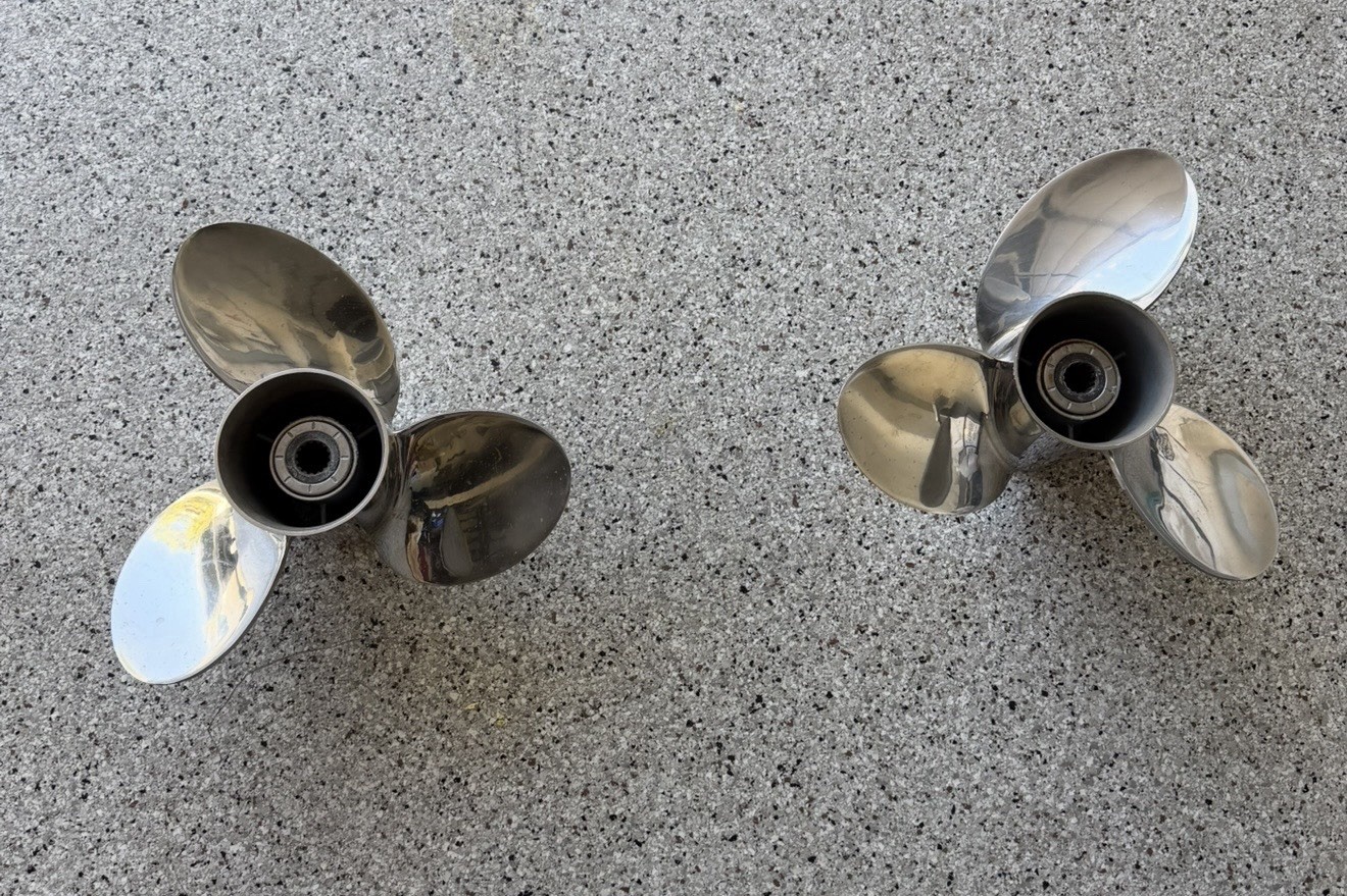 SOLAS Lexor 15-1/4 x 19P Stainless Props – RH/LH Pair