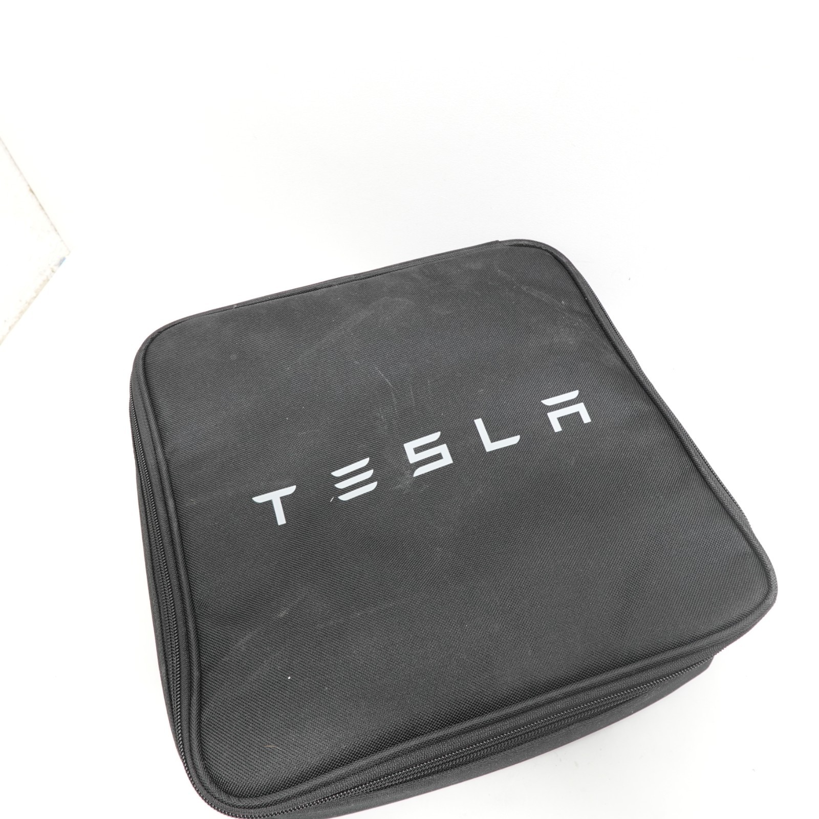Tesla Gen 2 Mobile Connector EV Charger 32A 1937825-00-D Model S 3 X Y Bag Tesla Gen 2 Mobile Connector EV Charger 32A 1937825-00-D Model S 3 X Y Bag
