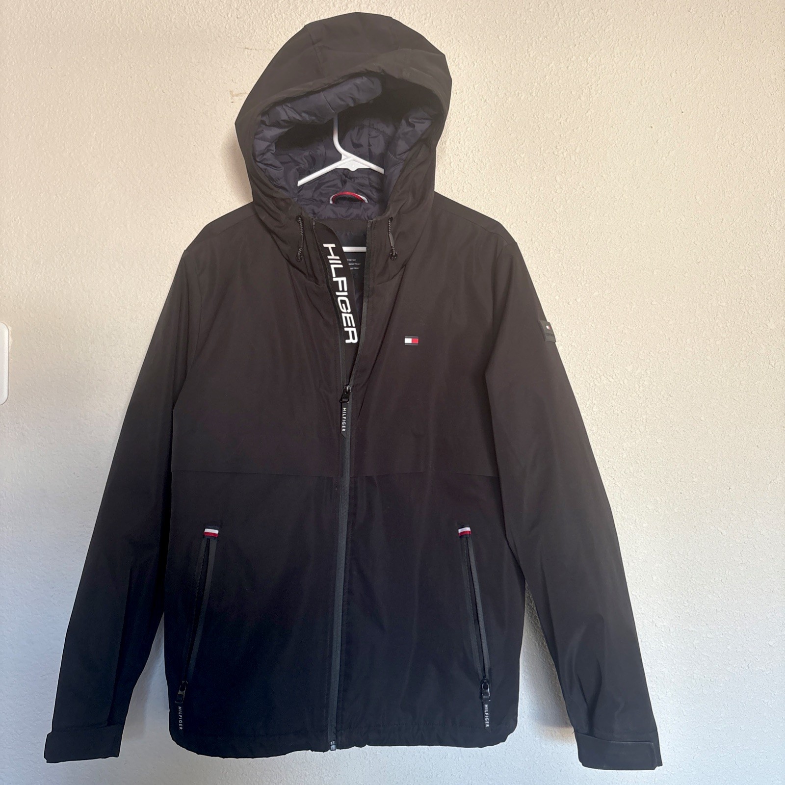 Tommy Hilfiger Jacket With Hoodie / so M Tommy Hilfiger Jacket With Hoodie / so M