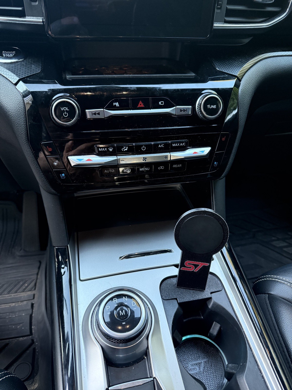 2020-2024 Ford Explorer Magnetic Wireless Charger / CarPlay Adapter 2020-2024 Ford Explorer Magnetic Wireless Charger / CarPlay Adapter