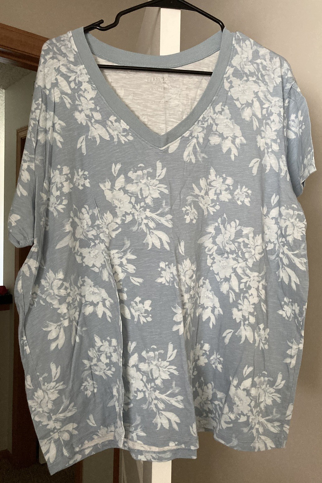 New Torrid Black Floral Sub Top Tee Women’s Size 1 14/16 New Torrid Black Floral Sub Top Tee Women’s Size 1 14/16