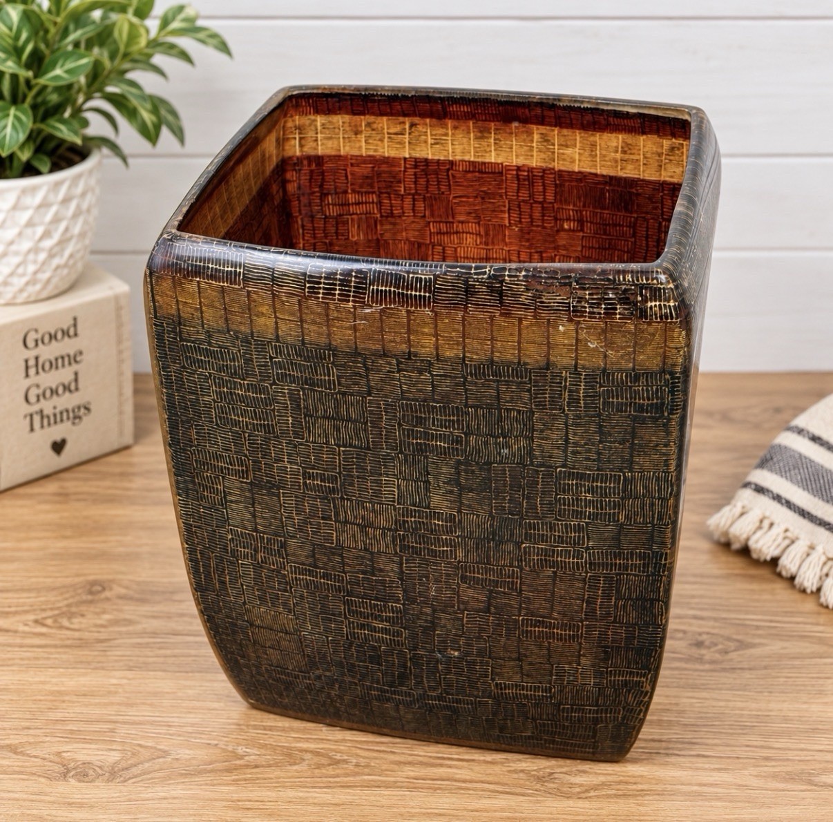 VTG MCM Amber Lucite Acrylic Trash Can Basket Weave Brown Great Condition VTG MCM Amber Lucite Acrylic Trash Can Basket Weave Brown Great Condition