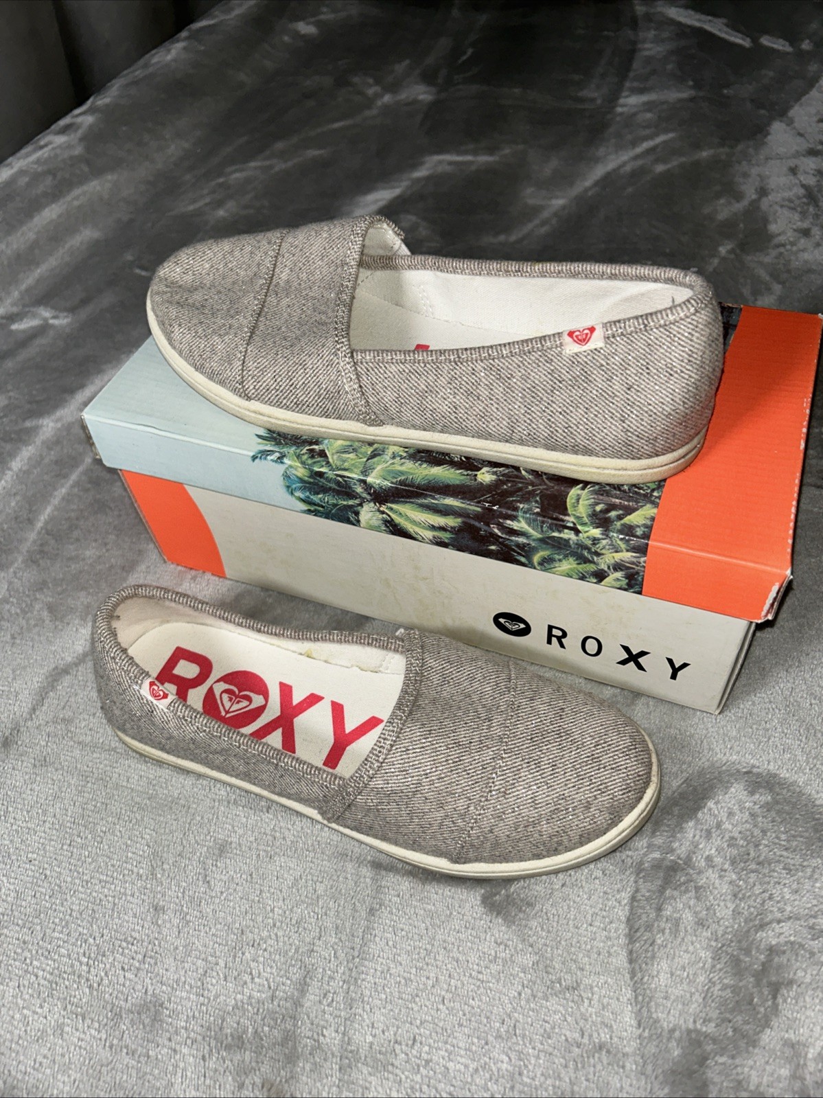 Roxy Brody III Slip On Ballet Flats Loafers 8 Womens Grey Silver Casual With Box