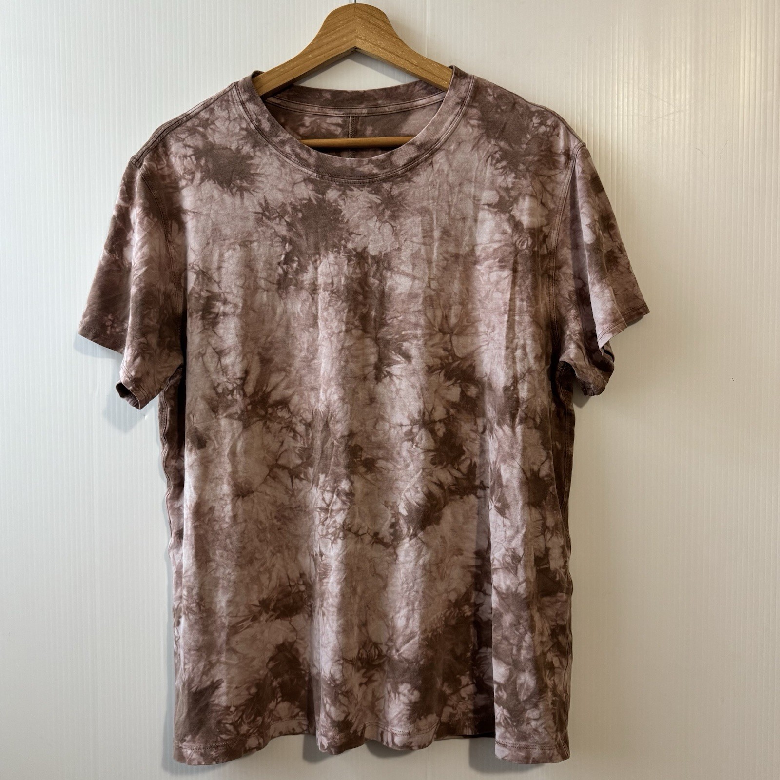 Lululemon 5 Year Basic Tee Shirt Earth Dye Mens Sz ML? Lululemon 5 Year Basic Tee Shirt Earth Dye Mens Sz ML?