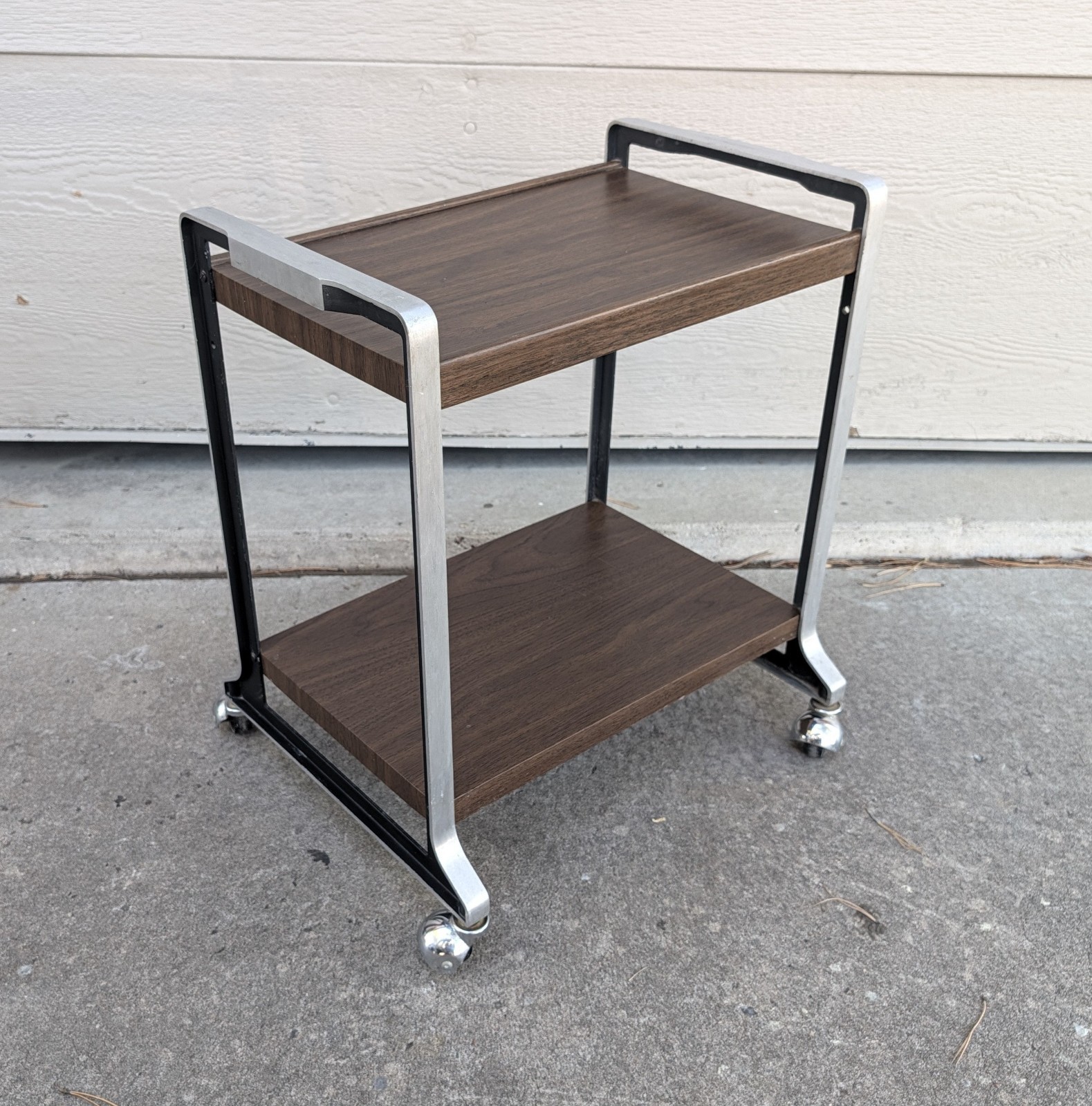 Vintage Mid Century Modern Aluminum Rolling 2-Tier Bar Serving TV Cart T35 Vintage Mid Century Modern Aluminum Rolling 2-Tier Bar Serving TV Cart T35