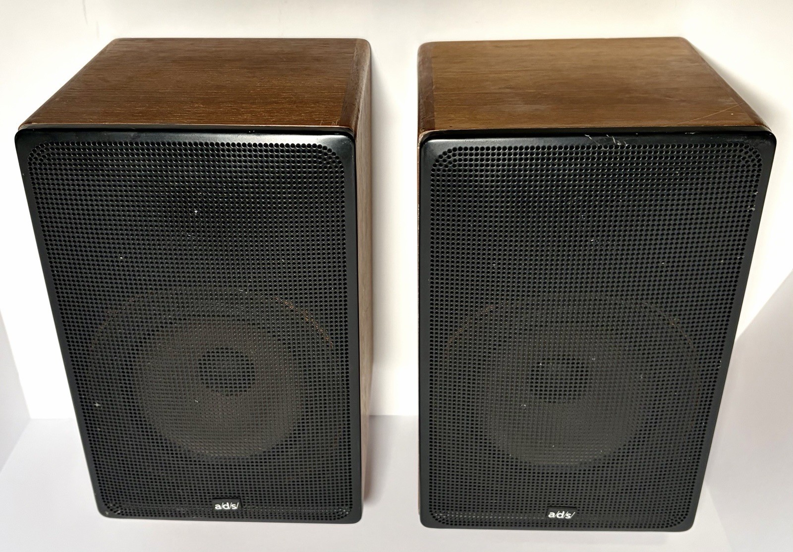 ADS a/d/s L400e Classic Vintage Audiophile Bookshelf Speakers Wood Grain Finish