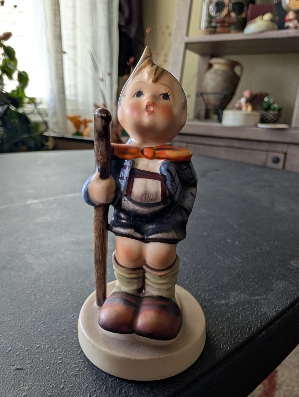 M.I. Hummel Goebel Little Hiker HUM 16 2/0 TMK-3 Stylized Bee 4\