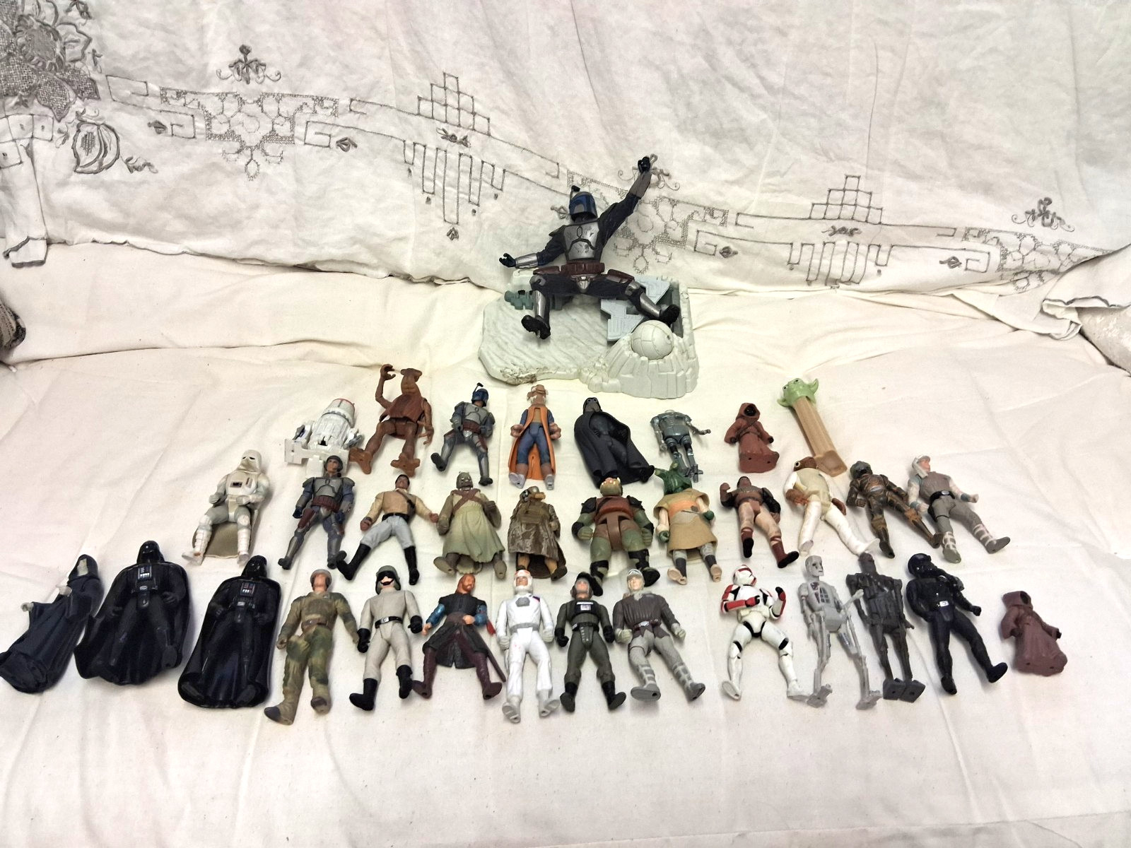 STAR WARS Huge Figure Lot of 34 Hasbro & 18 Kenner 1995.96,97 GREAT ASSORTMENT STAR WARS Huge Figure Lot of 34 Hasbro & 18 Kenner 1995.96,97 GREAT ASSORTMENT