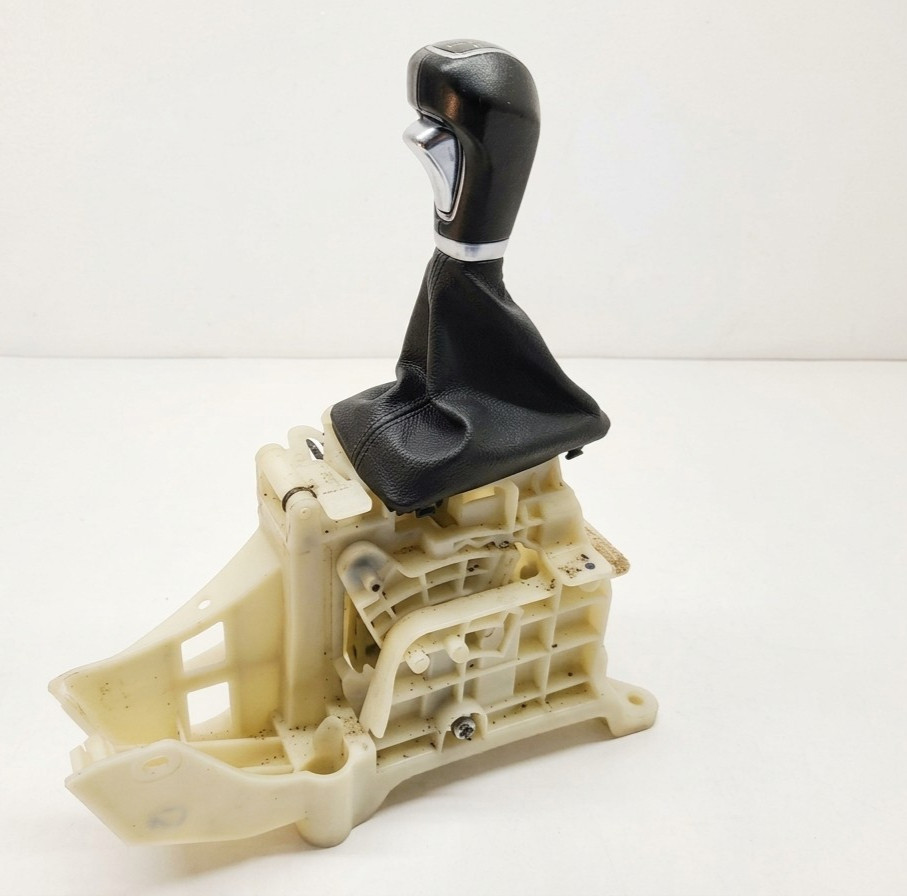 2013-2019 Hyundai Santa Fe Automatic Floor Gear Shifter Assembly OEM