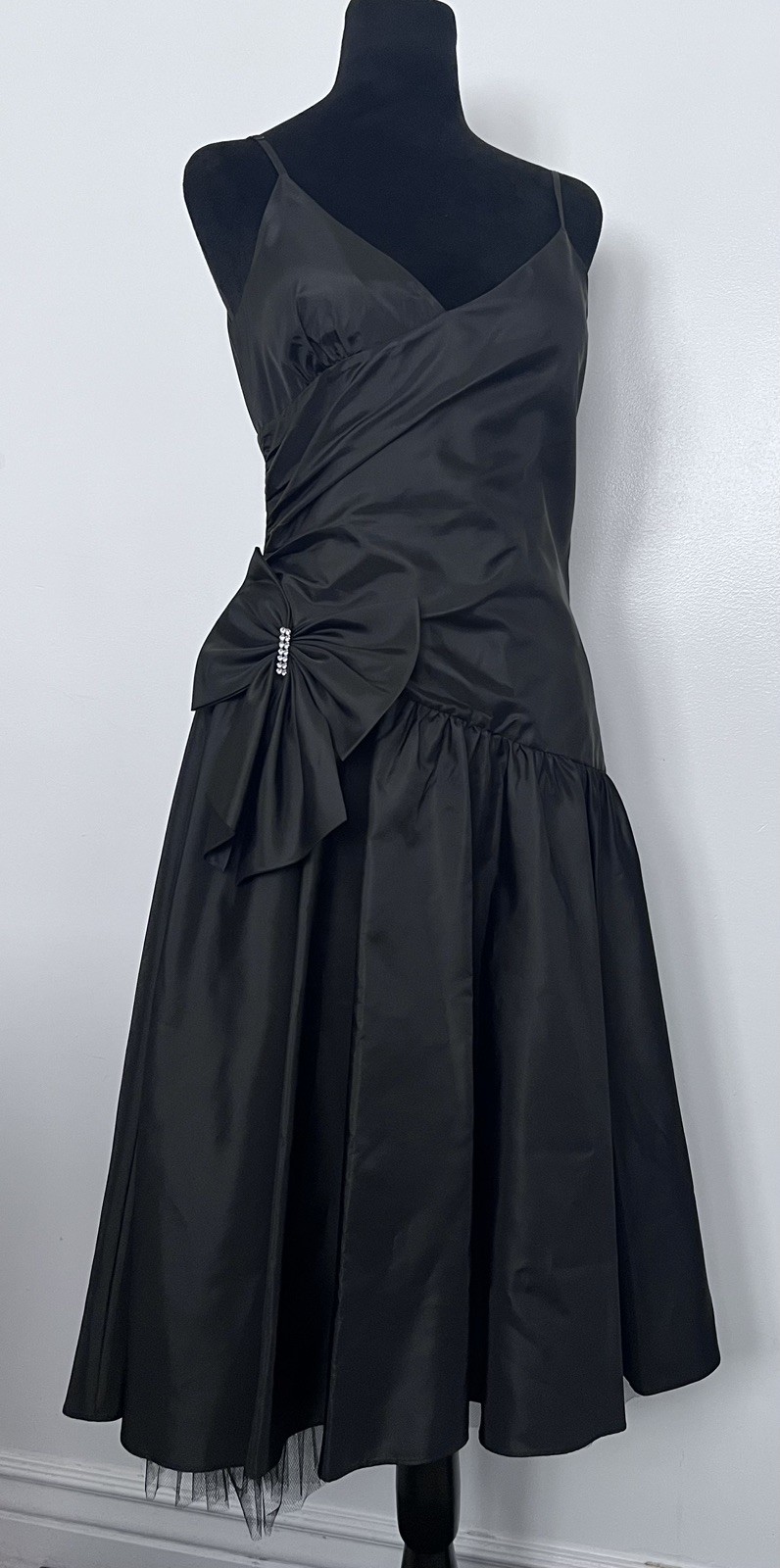 BCBG Paris Black Cocktail Dress Tulle Underskirt /Bow  w/Rhinestone SZ 8 Formal