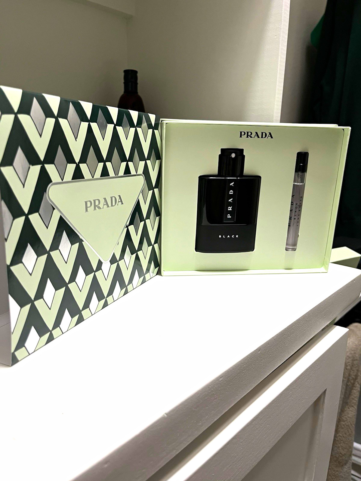 PRADA Black Eau de Parfum Spray Gift Set Regular Size 3.4 fl oz PRADA Black Eau de Parfum Spray Gift Set Regular Size 3.4 fl oz