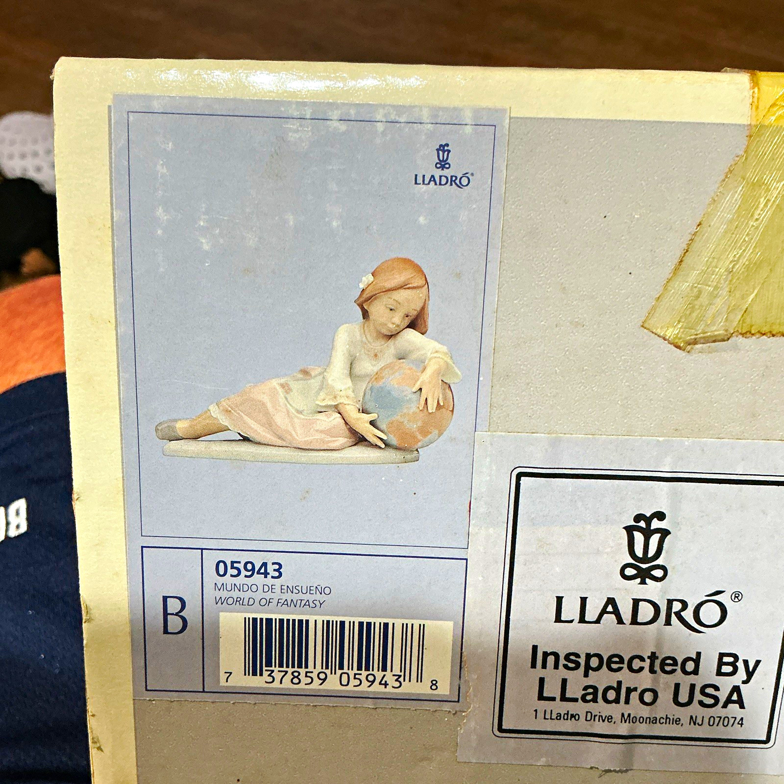 Lladró Mundo de Ensueño Girl Holding Globe Figurine 05943 Porcelain Box