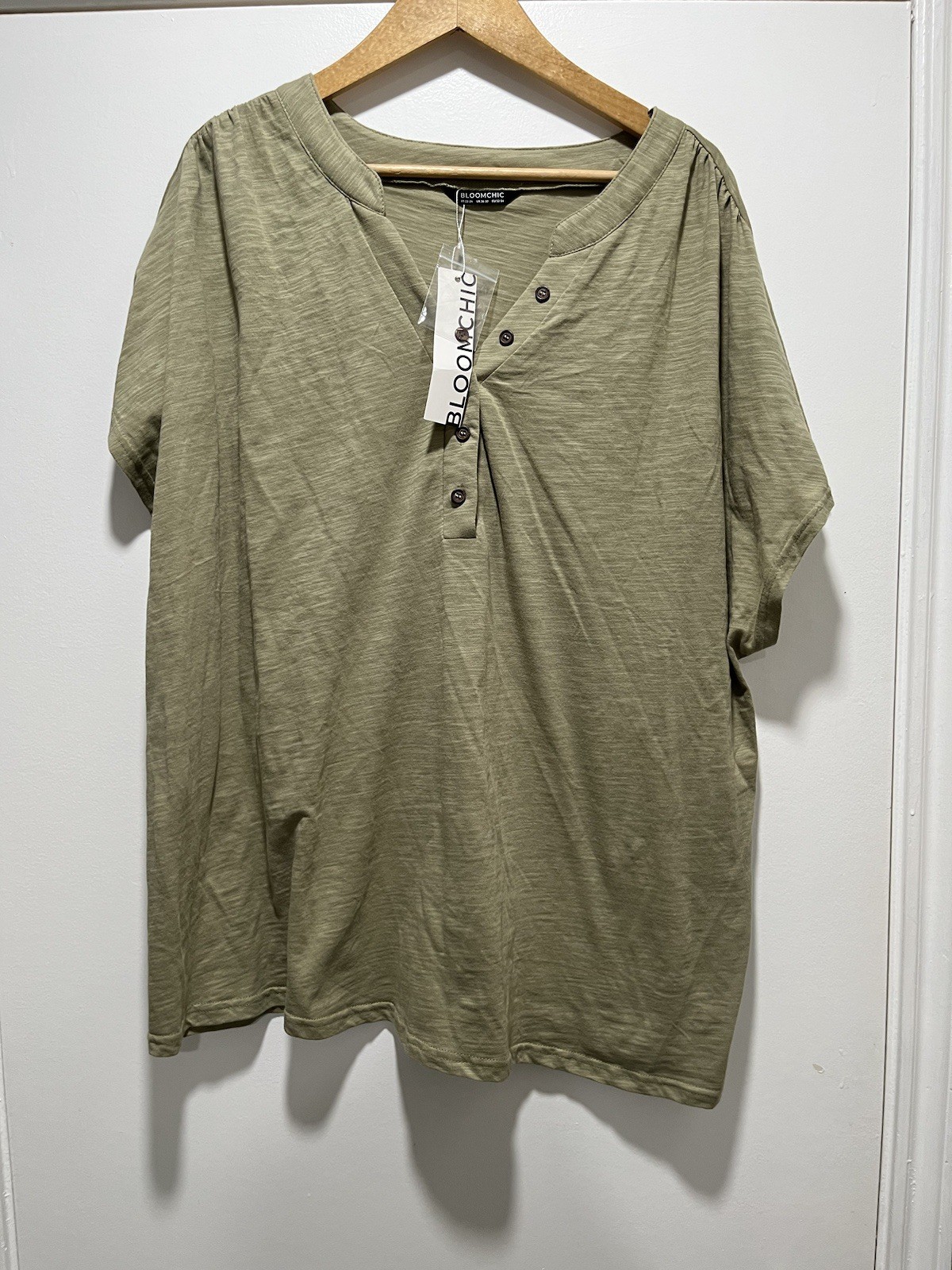 Bloom Chic Henley Blouse Shirt NWT Beige Size 22-24 3X Bloom Chic Henley Blouse Shirt NWT Beige Size 22-24 3X