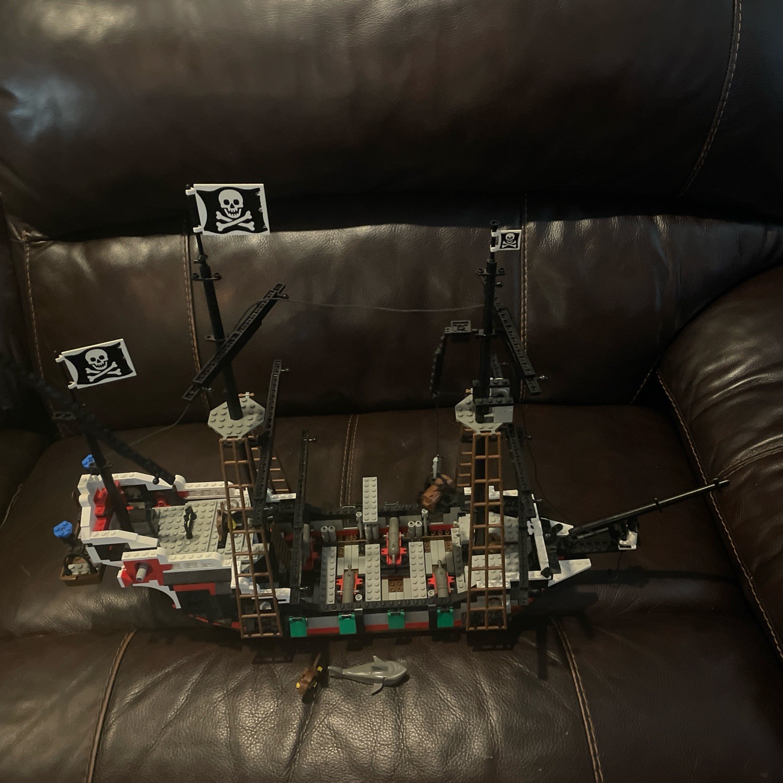 1993 LEGO Pirates Skull\'s Eye Schooner 6286. Near complete minus sails & Pirates 1993 LEGO Pirates Skull\'s Eye Schooner 6286. Near complete minus sails & Pirates