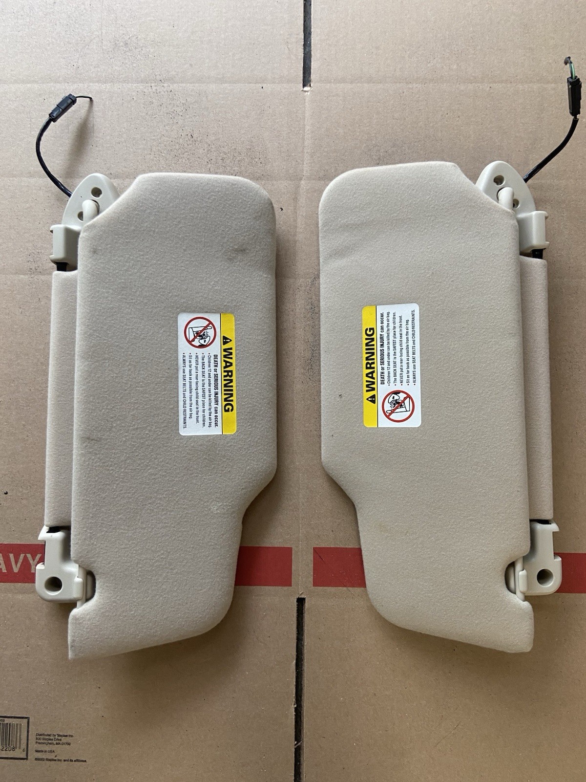 1998-2005 Mercury Grand Marquis RH+LH Sunvisor - Camel OEM 1998-2005 Mercury Grand Marquis RH+LH Sunvisor - Camel OEM
