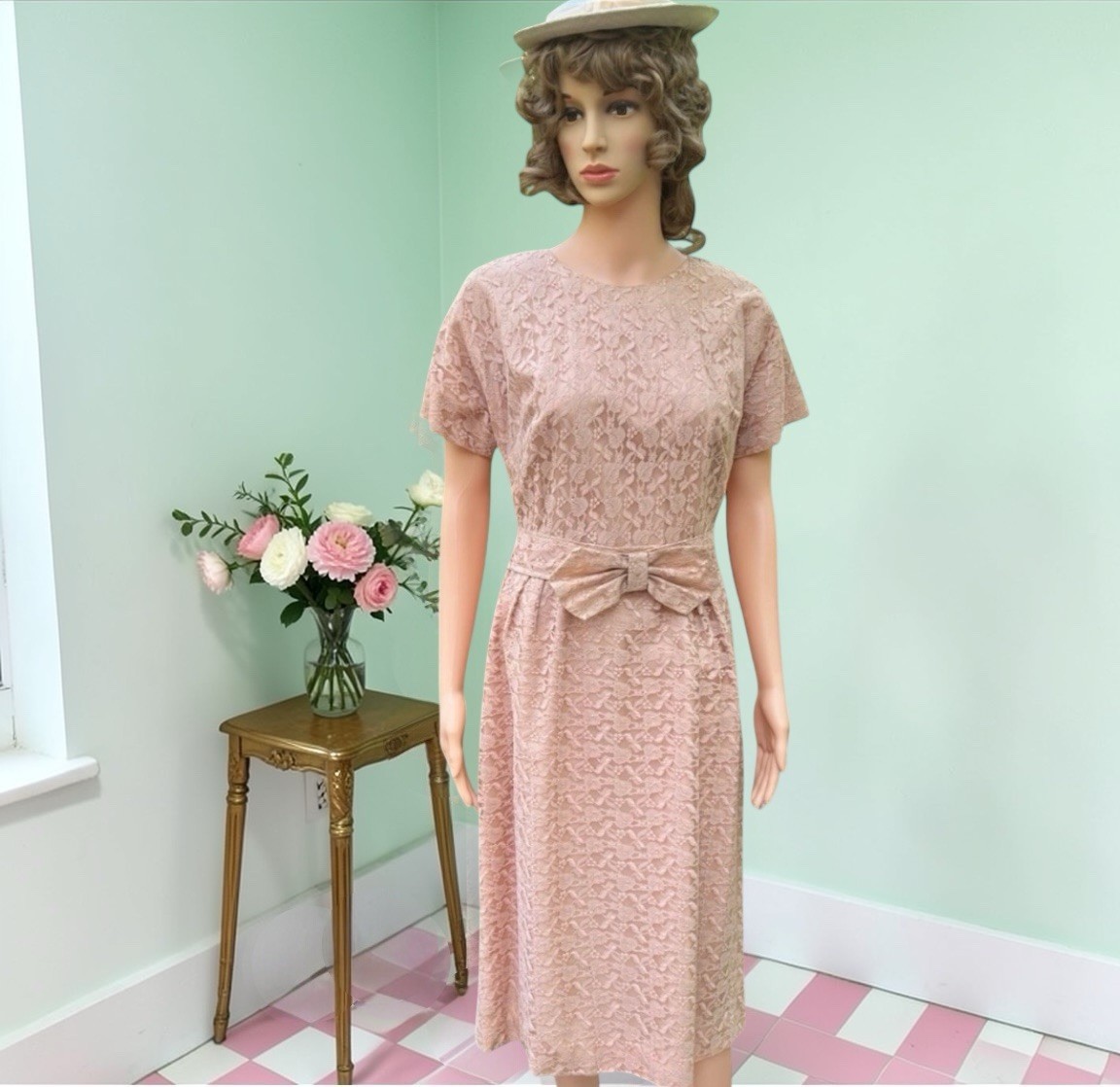 Vintage 1950s Pin Up Dress MCM Old Hollywood Pretty Bow Wiggle Lace Sheath/Hat Vintage 1950s Pin Up Dress MCM Old Hollywood Pretty Bow Wiggle Lace Sheath/Hat