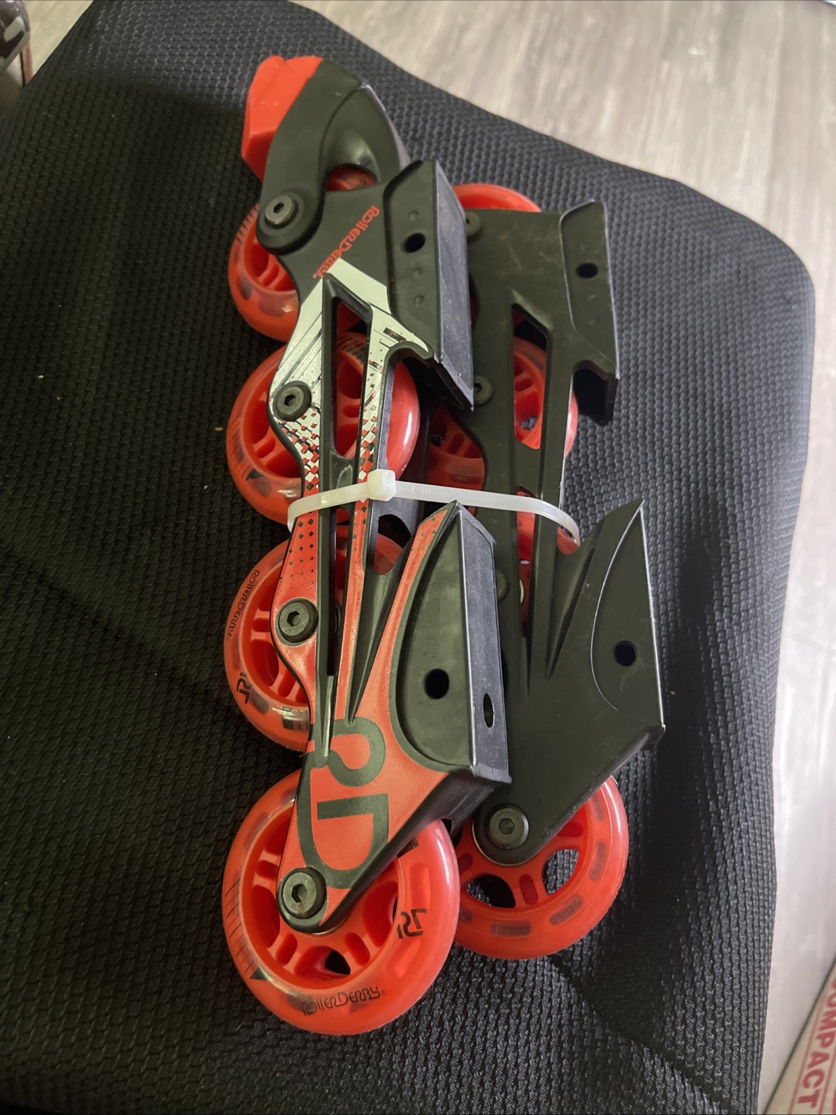 Roller Derby 2 in 1 Interchangeable Youth Adjustable Extra Inline Red Skate Set