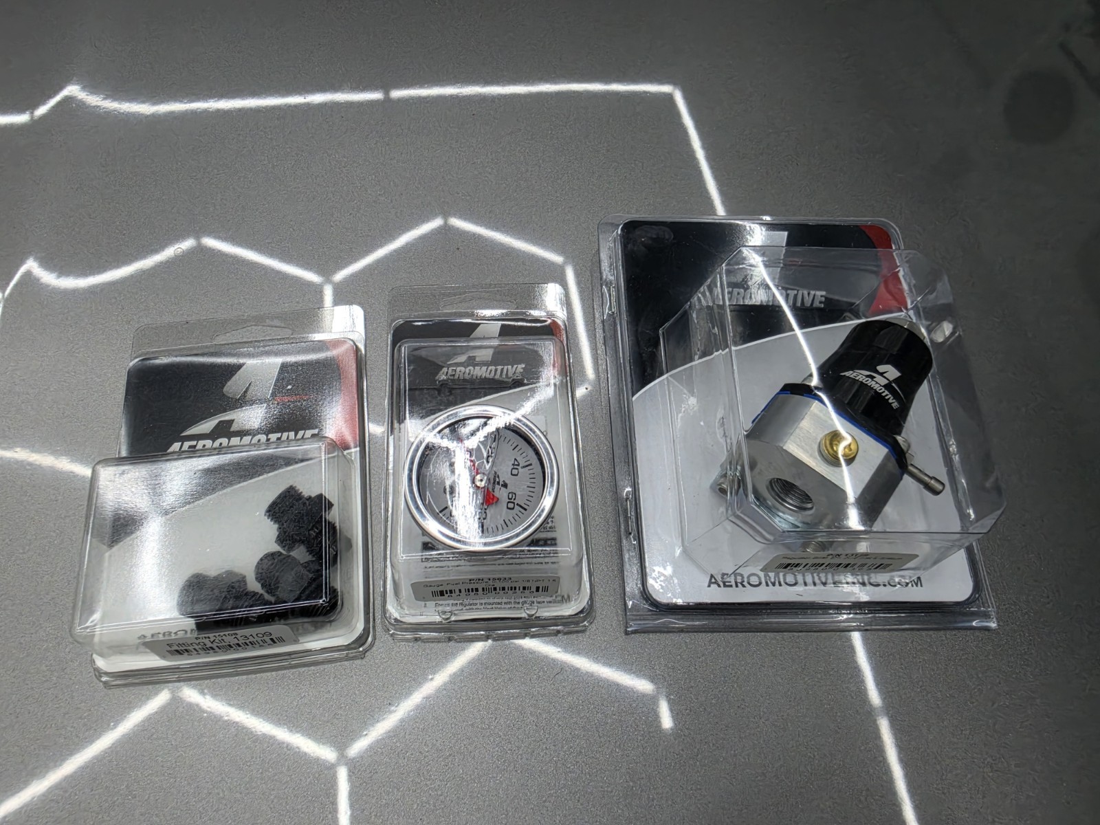 * Aeromotive 13130 EFI Fuel Bypass Regulator 1000 HP Combo Gauge & Fittings NEW