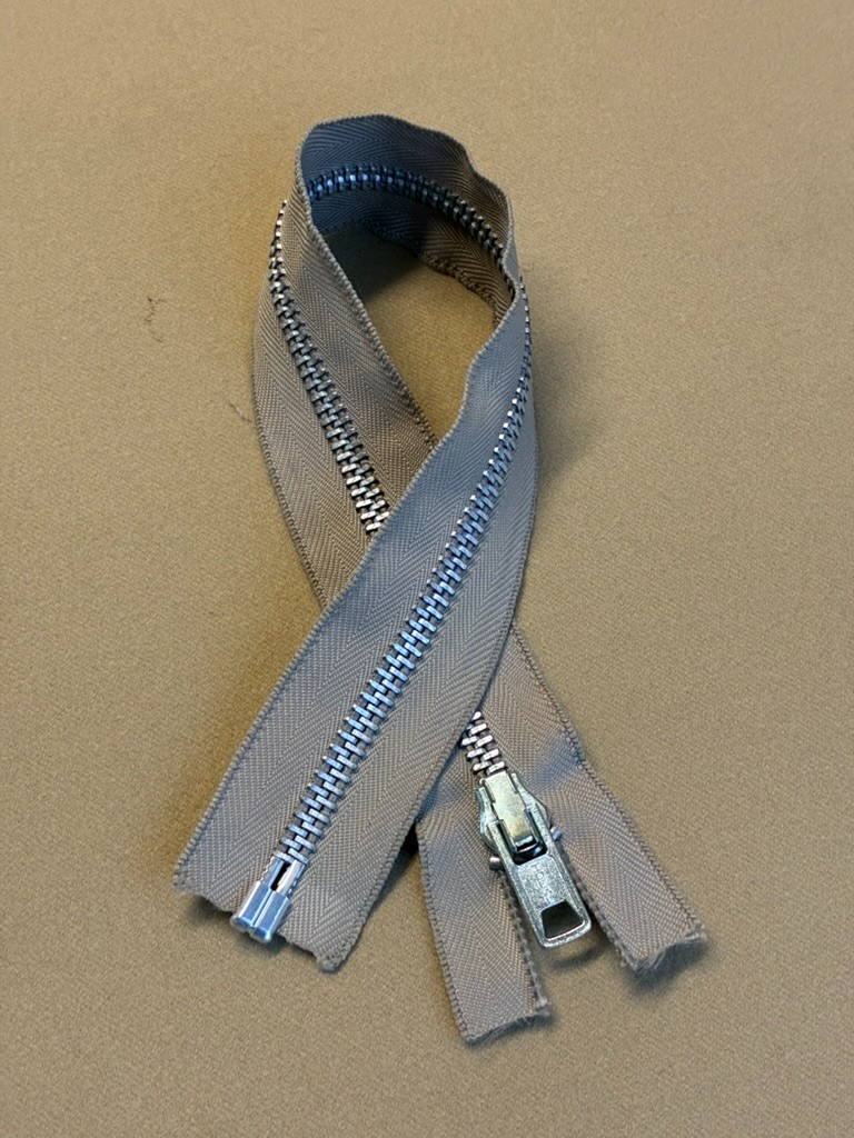 NOS Vintage Ideal #10 Zipper 18