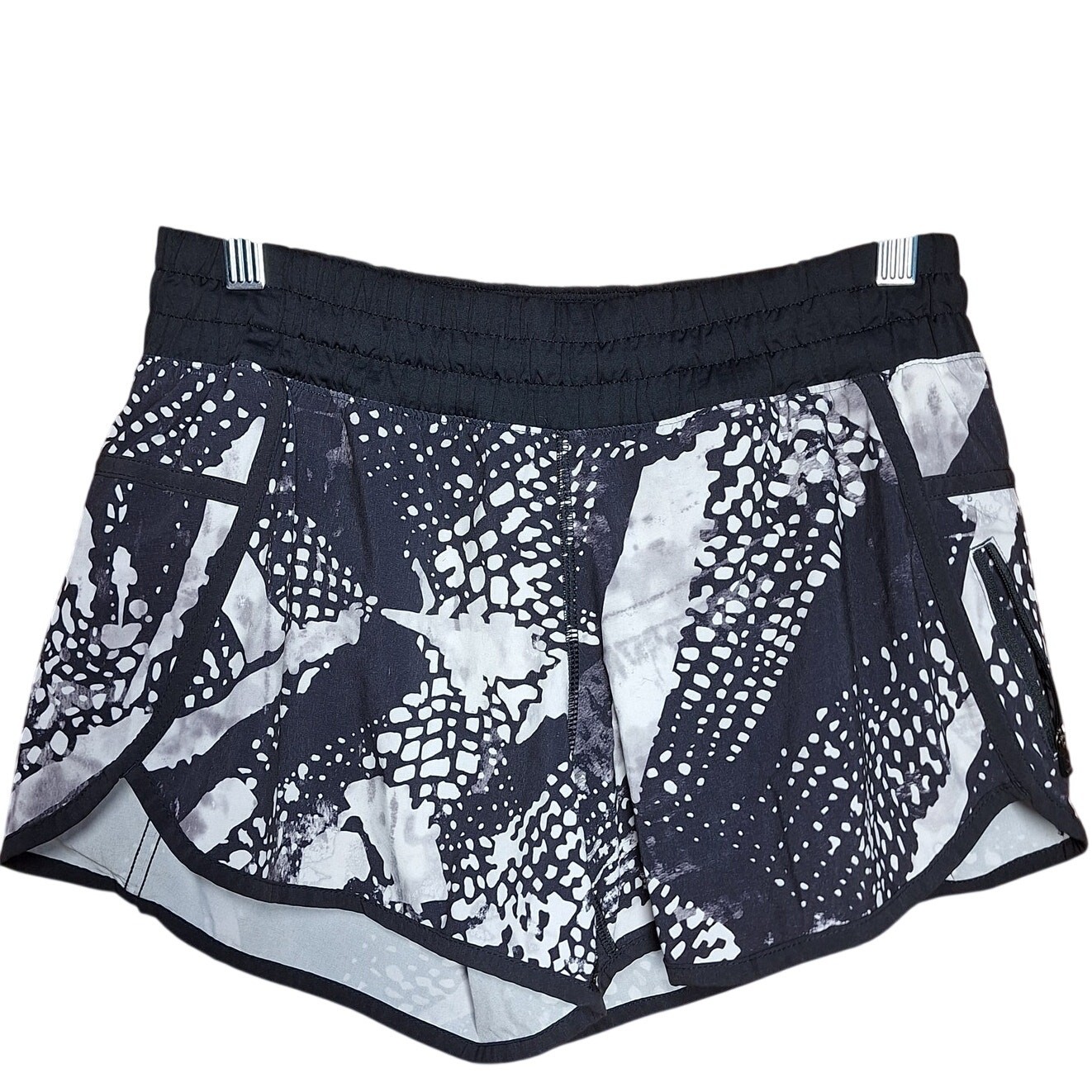 Lululemon athletica Tracker Short III the Static Mist White Black print size 8
