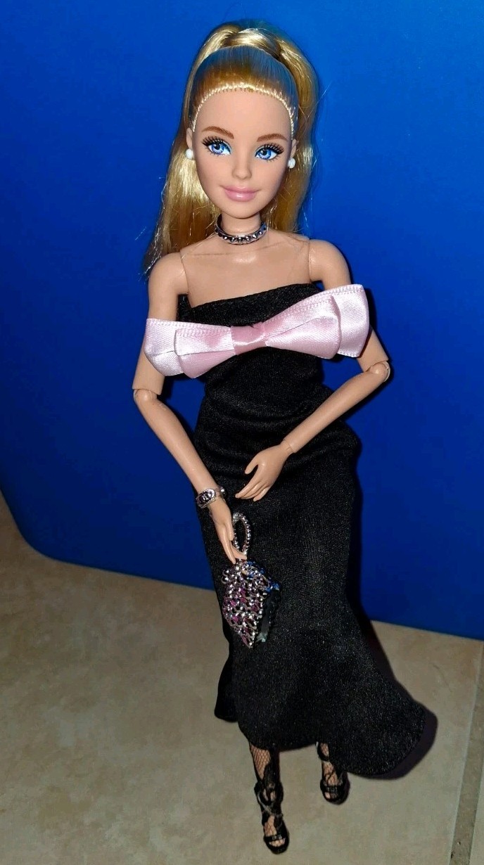 Barbie Deluxe Style OOAK Different Face & Outfit Articulated Doll Body. See Pics Barbie Deluxe Style OOAK Different Face & Outfit Articulated Doll Body. See Pics