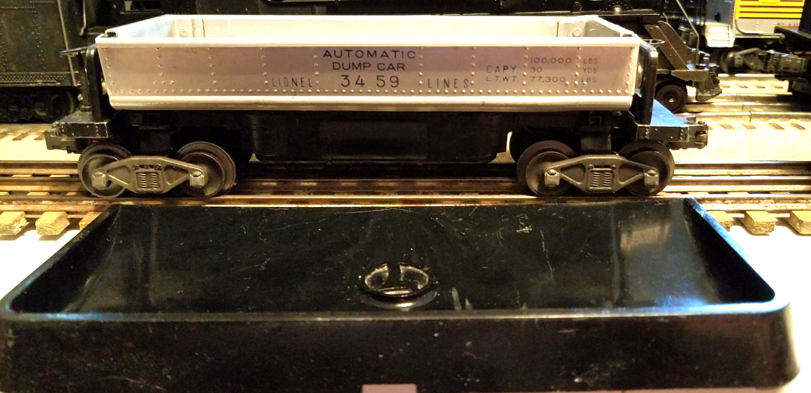 LIONEL POSTWAR 3459 SILVER AUTOMATIC DUMP CAR IN GOOD CD OB, LINER, TRAY LIONEL POSTWAR 3459 SILVER AUTOMATIC DUMP CAR IN GOOD CD OB, LINER, TRAY