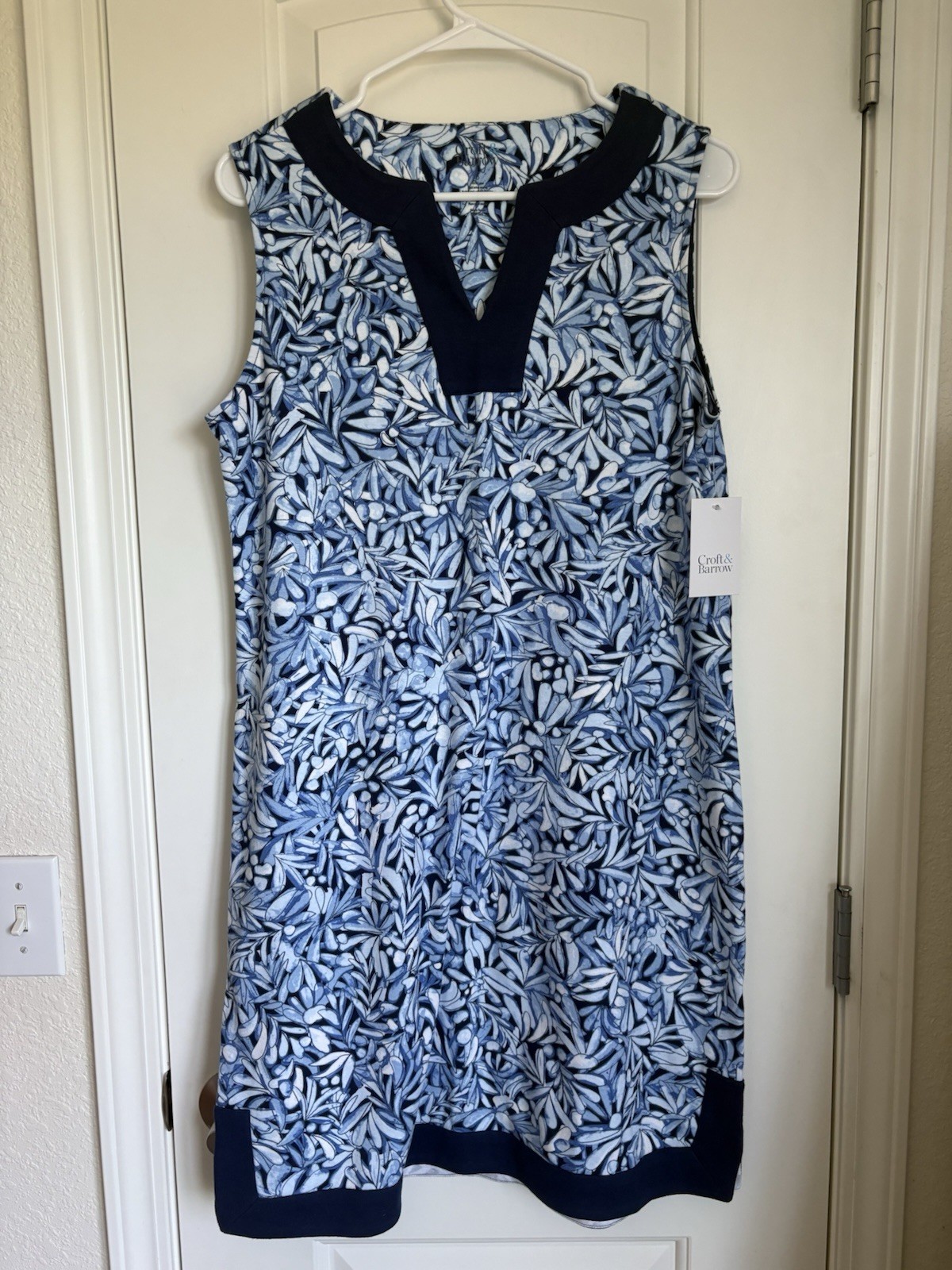 Croft & Barrow NWT Women’s Sleeveless Blue & White Leaf Print Shift Dress-  S