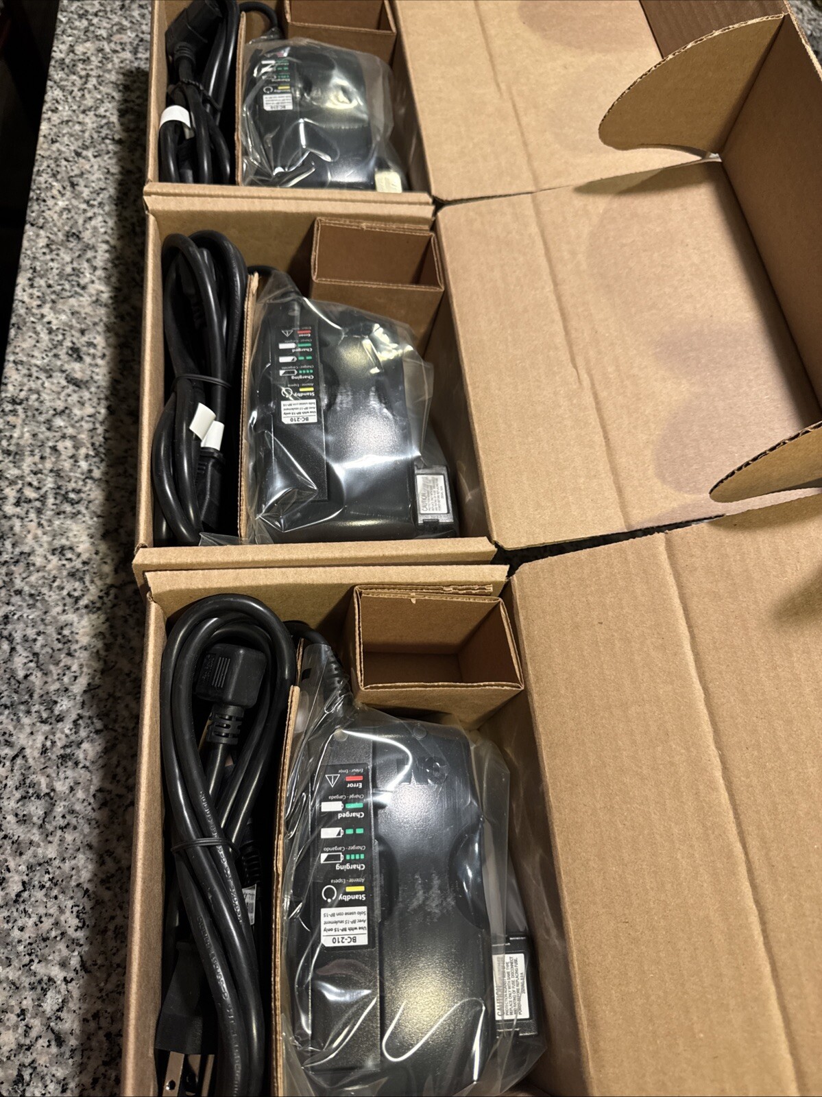 3M BC-210 and BP-15 Smart Battery Charger 3M BC-210 and BP-15 Smart Battery Charger