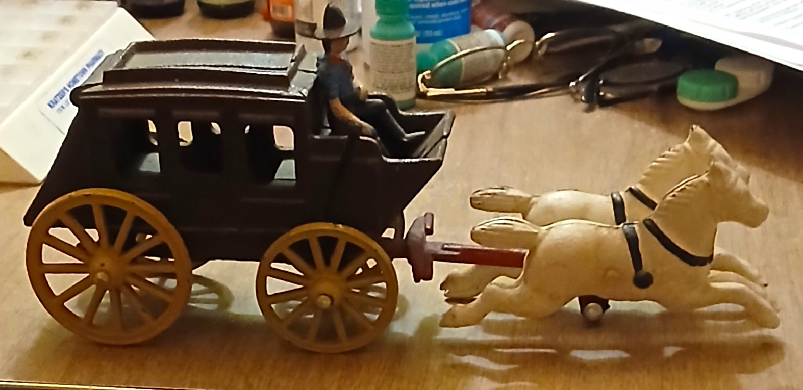 Vintage Cast Iron Horse Drawn Stage Coach Toy. Vintage Cast Iron Horse Drawn Stage Coach Toy.